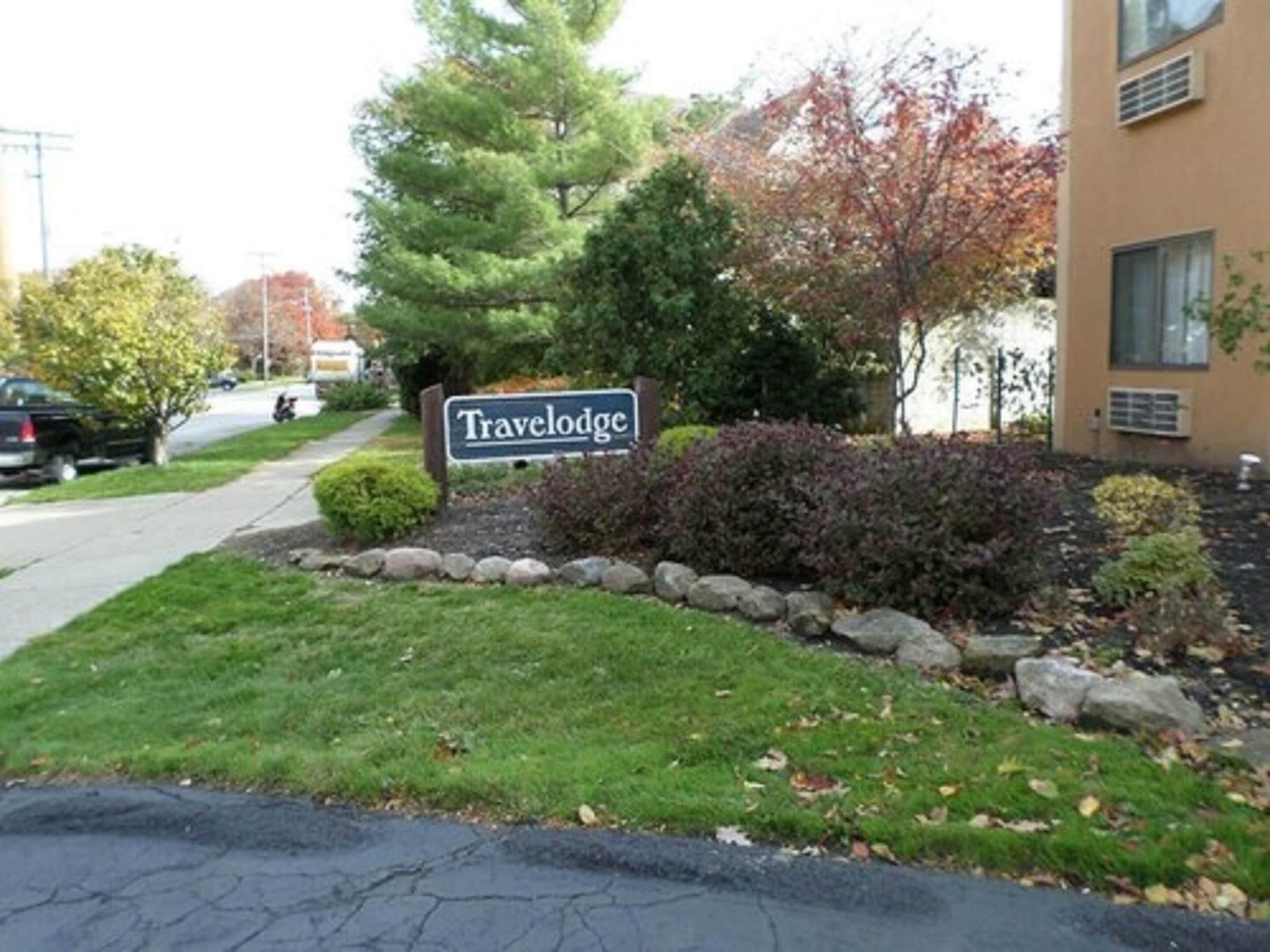 Vista Exterior Travelodge by Wyndham Cleveland Lakewood
