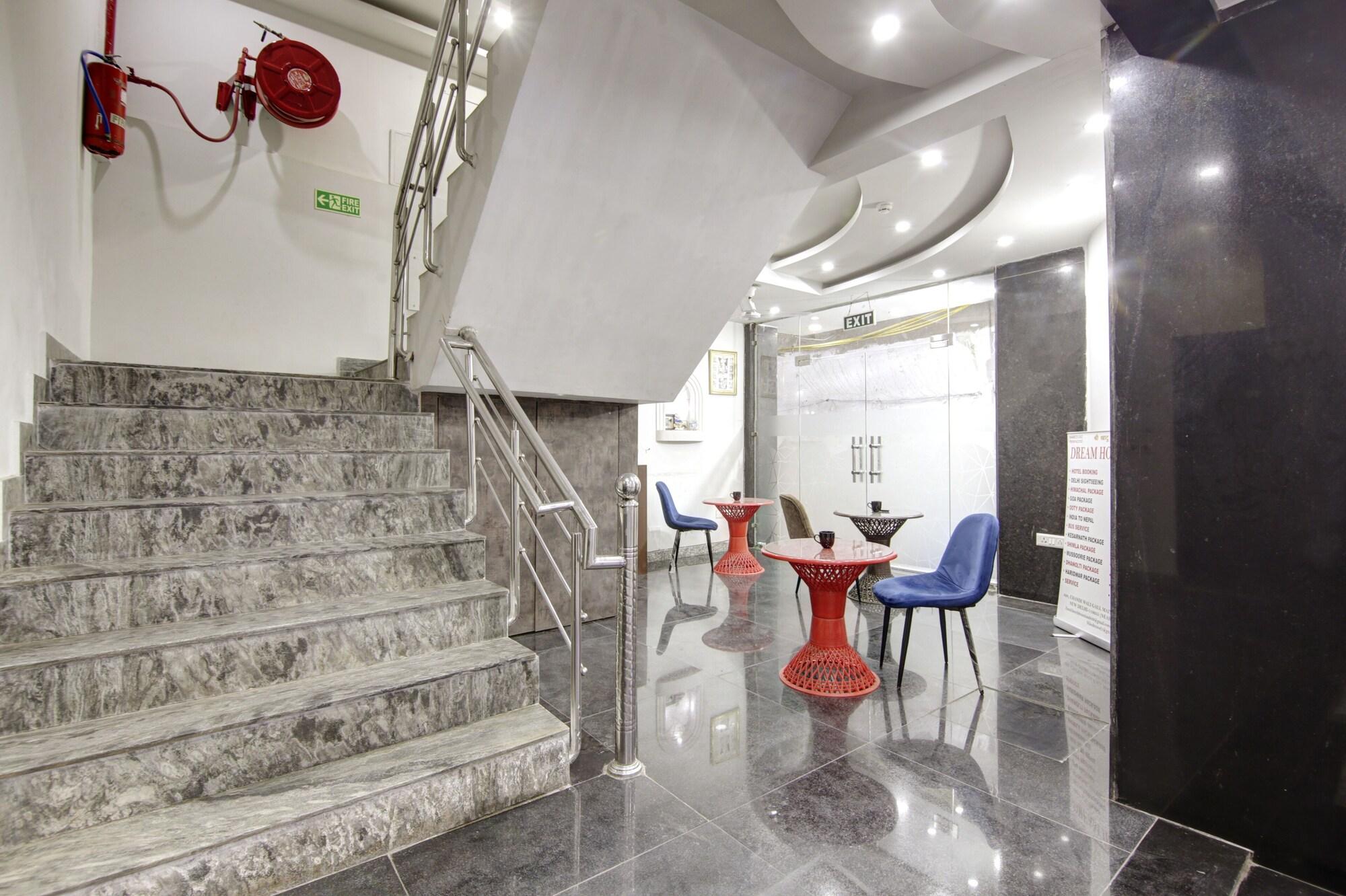 Vista Lobby Hotel S B Inn Paharganj