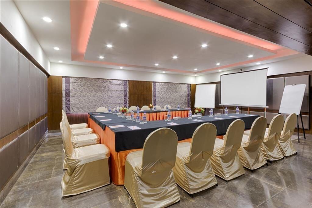 Sala de Reuniones Quality Hotel D V Manor