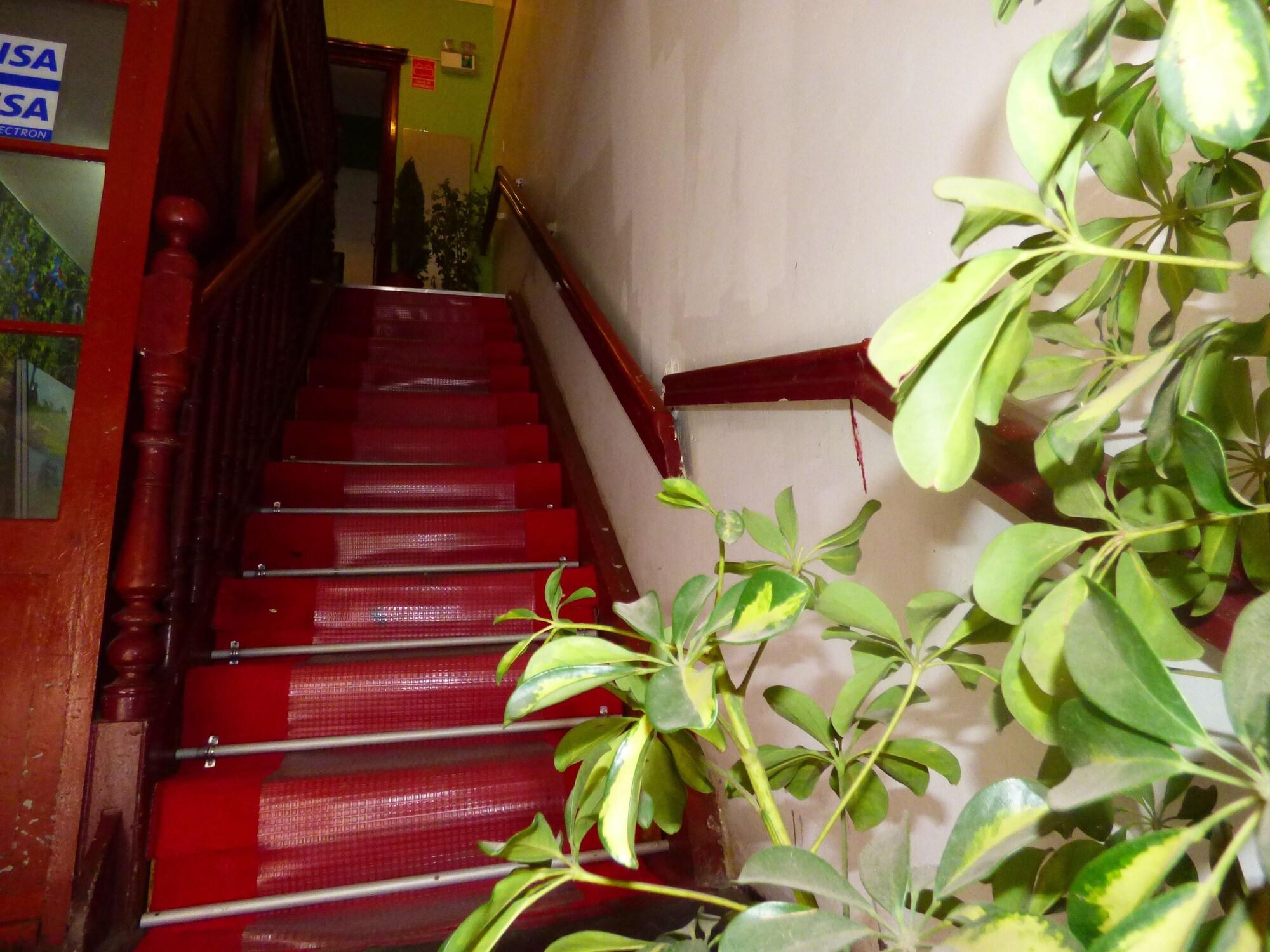 Varios Peruvian Hostal