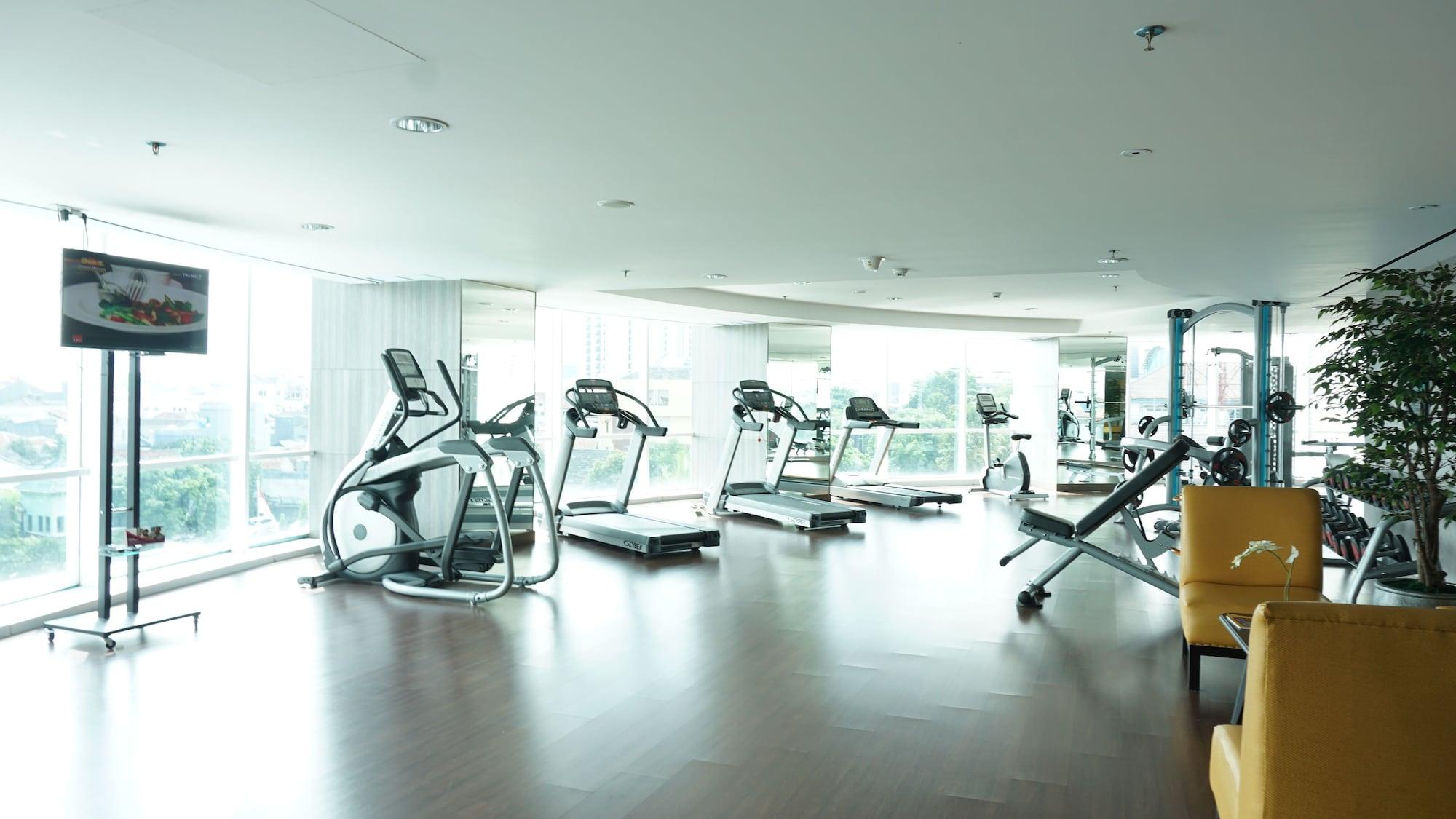 Gimnasio Crowne Plaza Bandung by IHG
