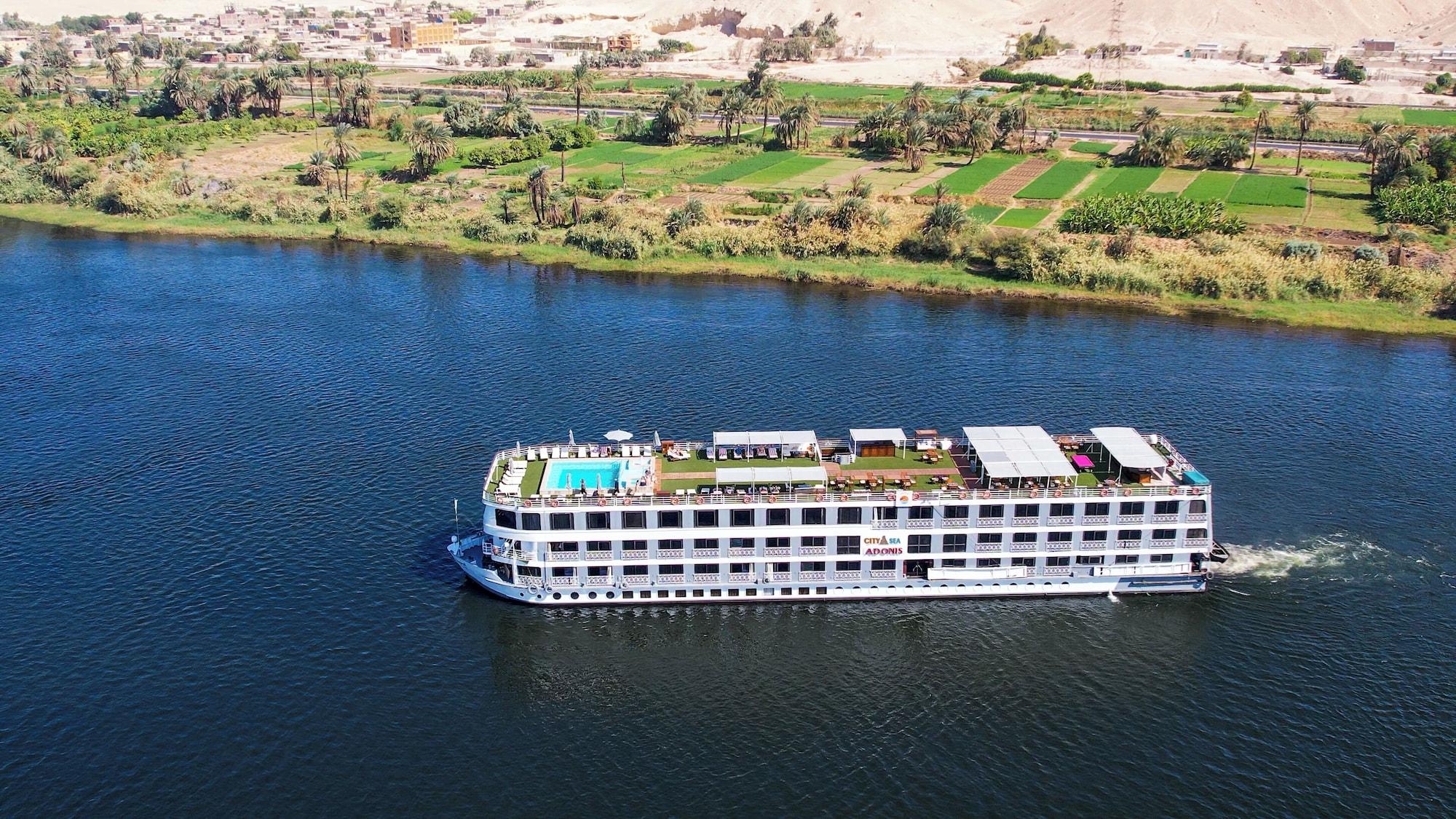 Vista Exterior City and Sea Adonis