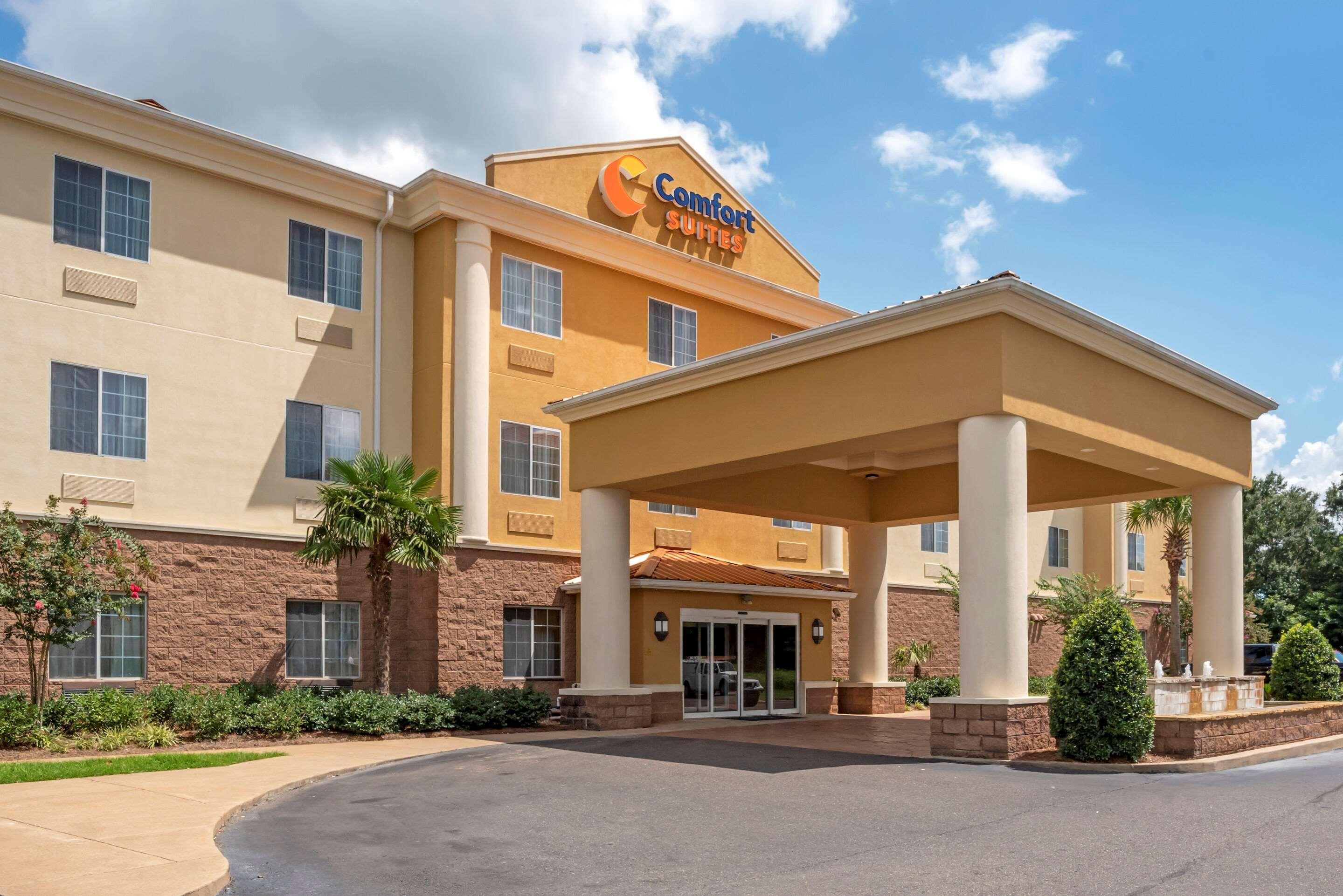 Vista Exterior Comfort Suites Alexandria