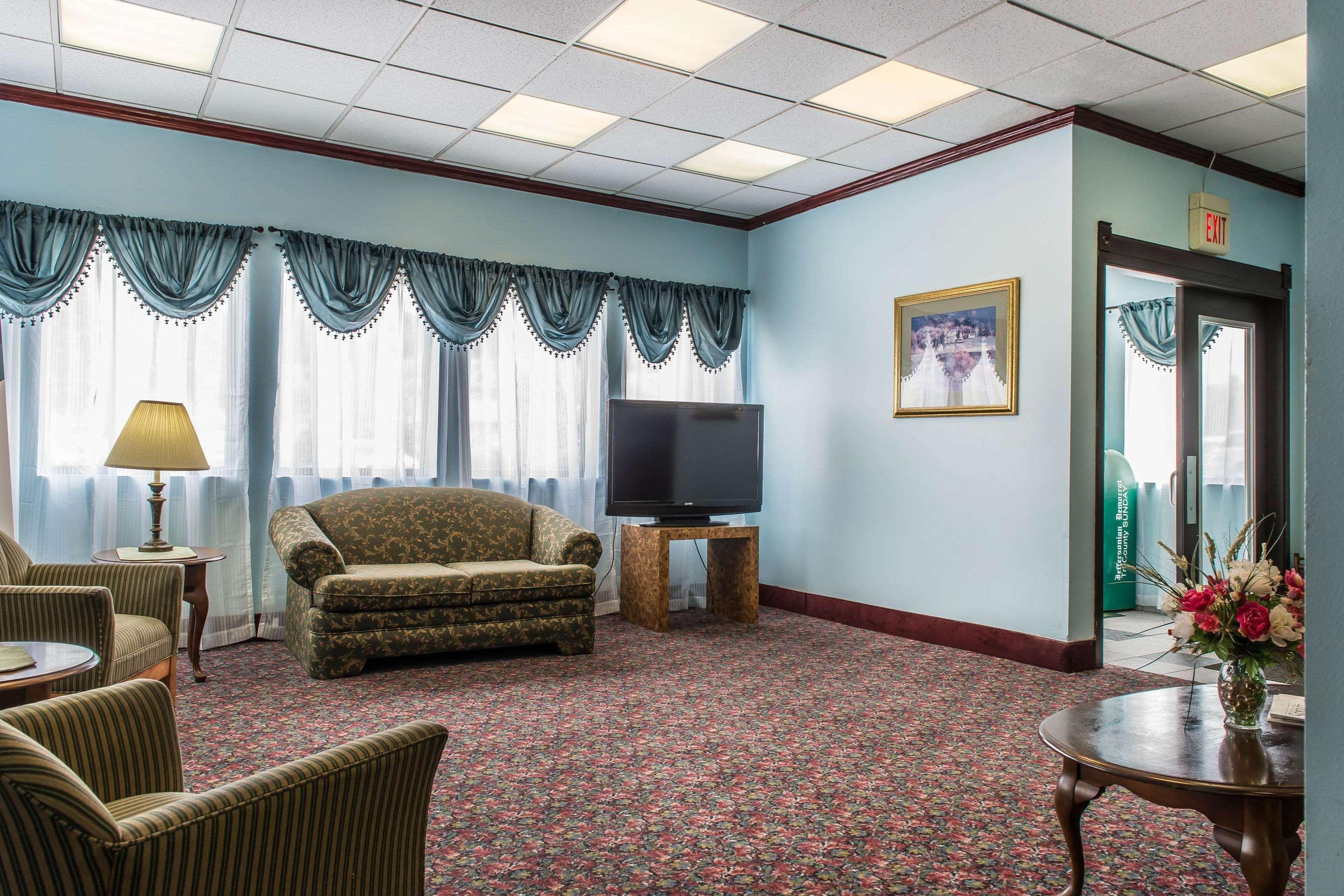 Vista Lobby Rodeway Inn Brookville