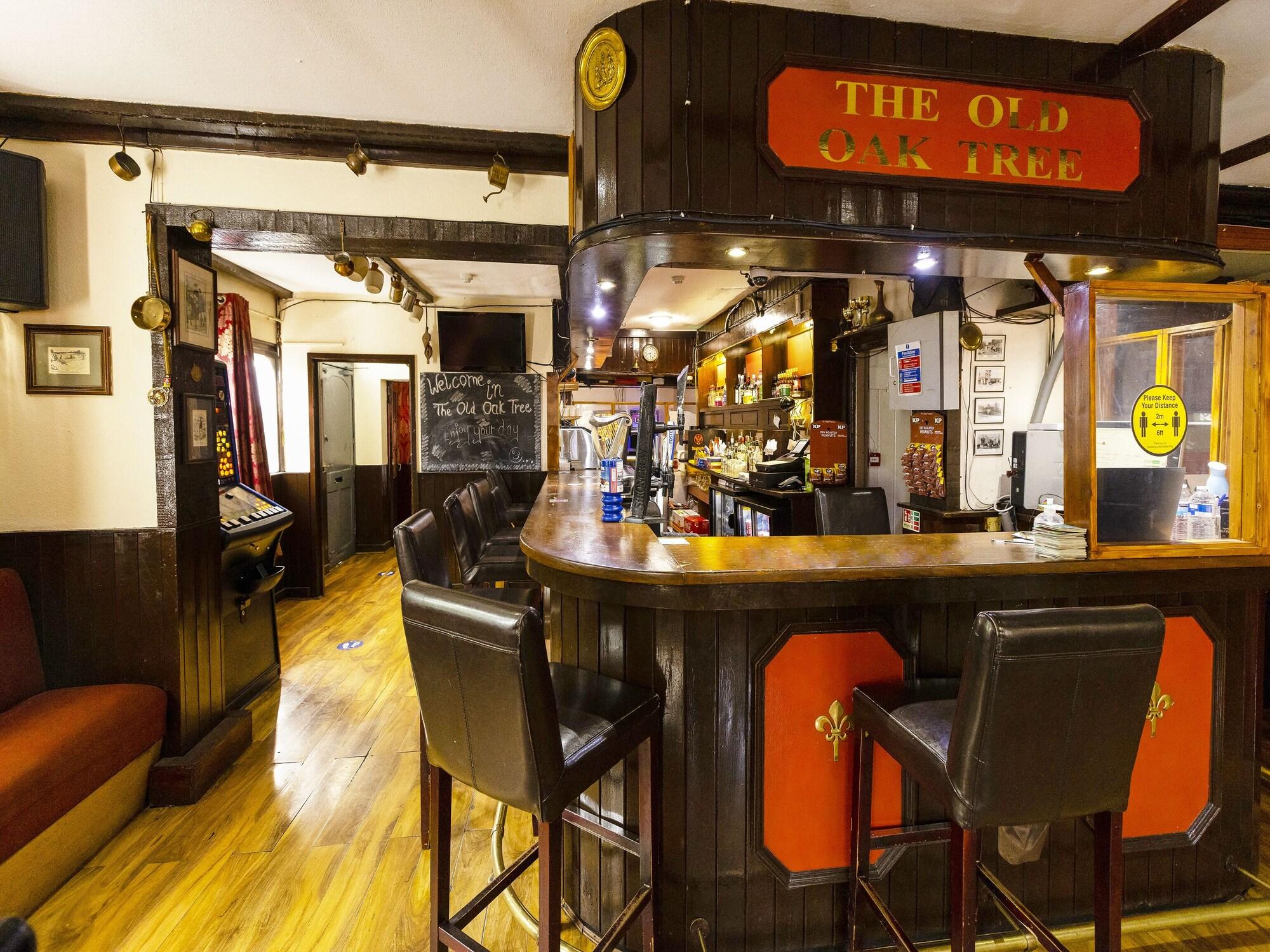 Restaurant Old Oak Tree Inn