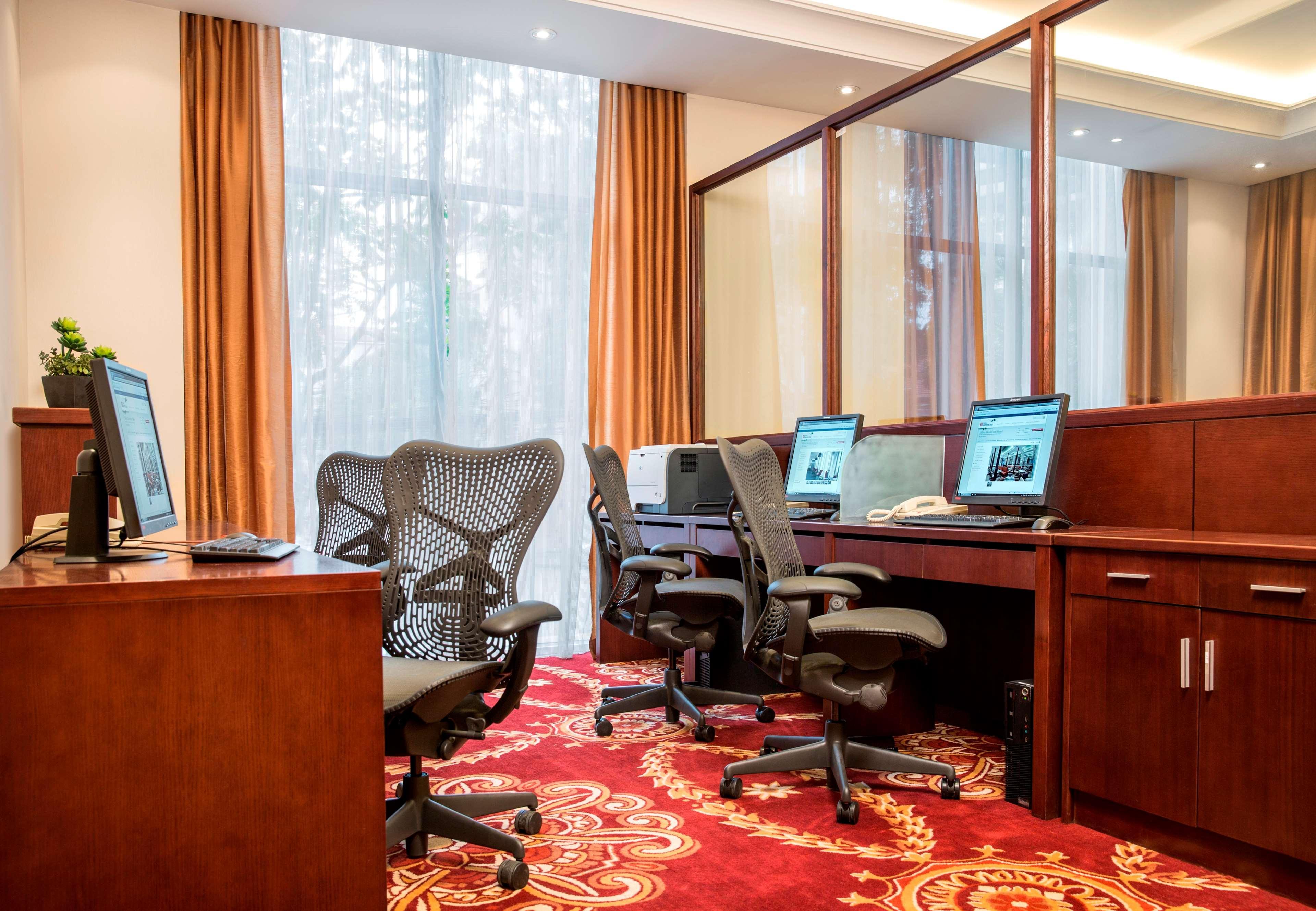 Vista Exterior Hilton Garden Inn Hanoi