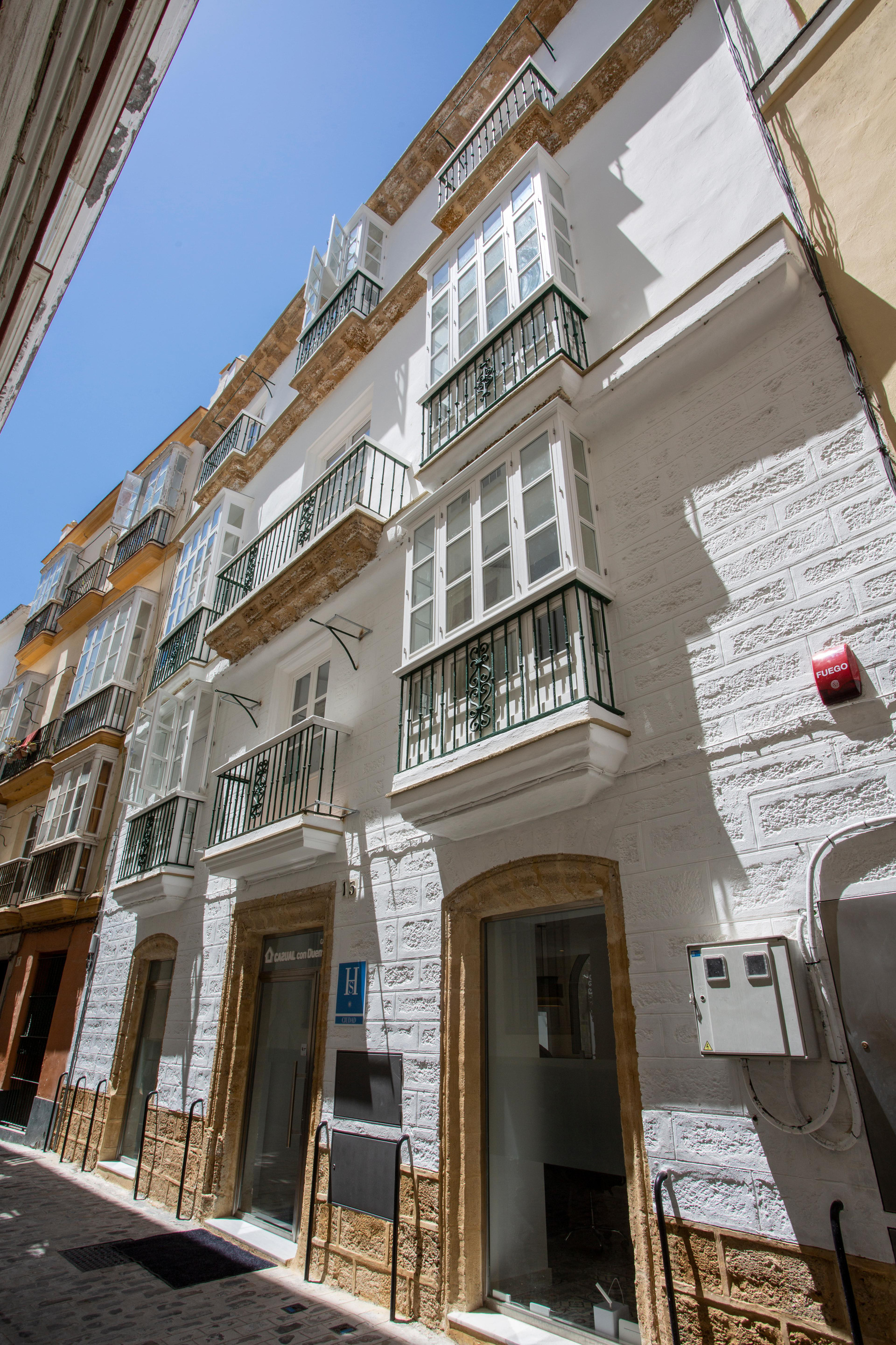 Vista Exterior Casual Con Duende Cádiz Hotel