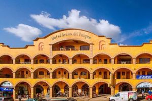 Alojamiento - Hotel Arcos del Parque
