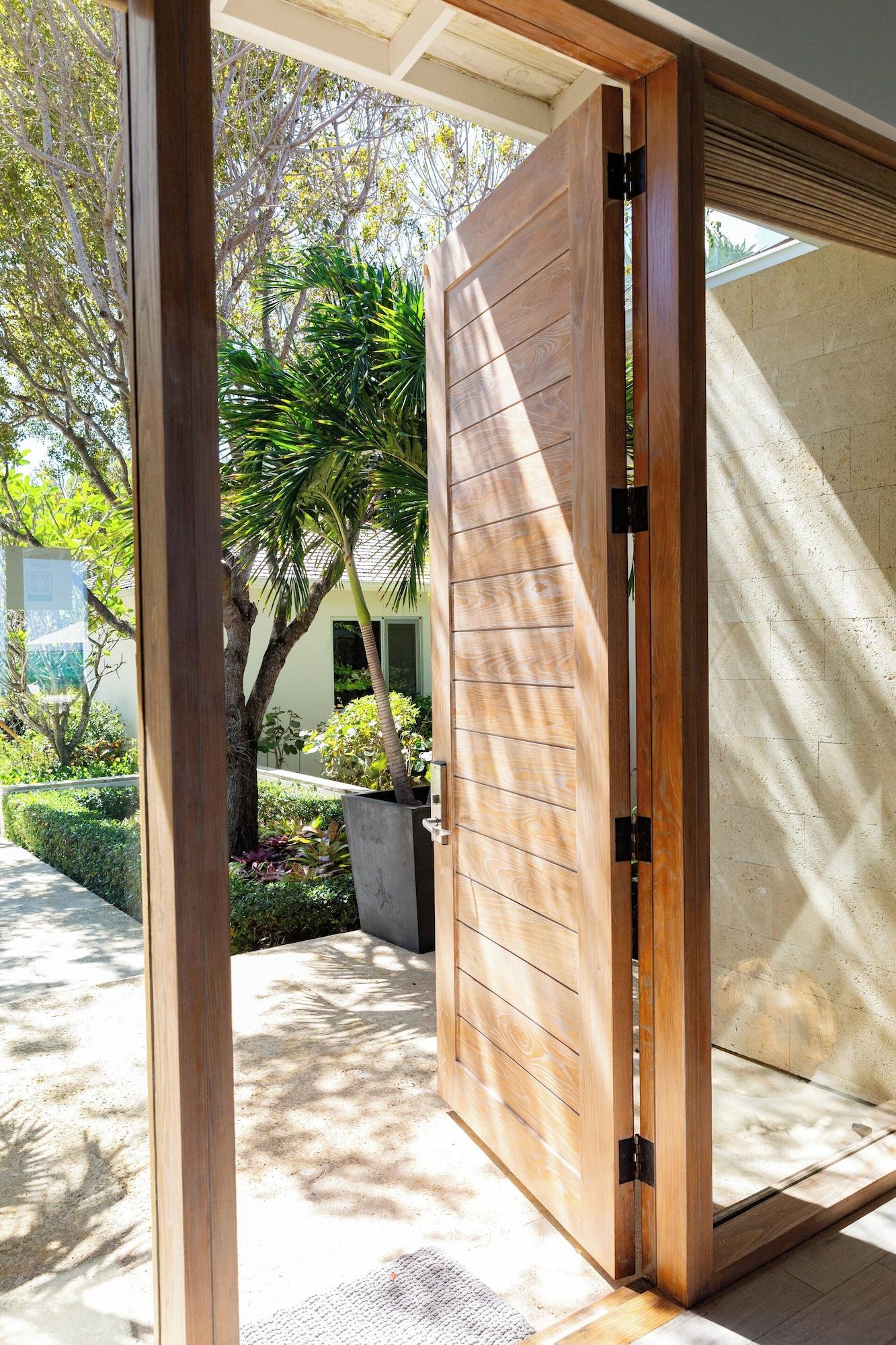 Vista Exterior Grace Bay Club