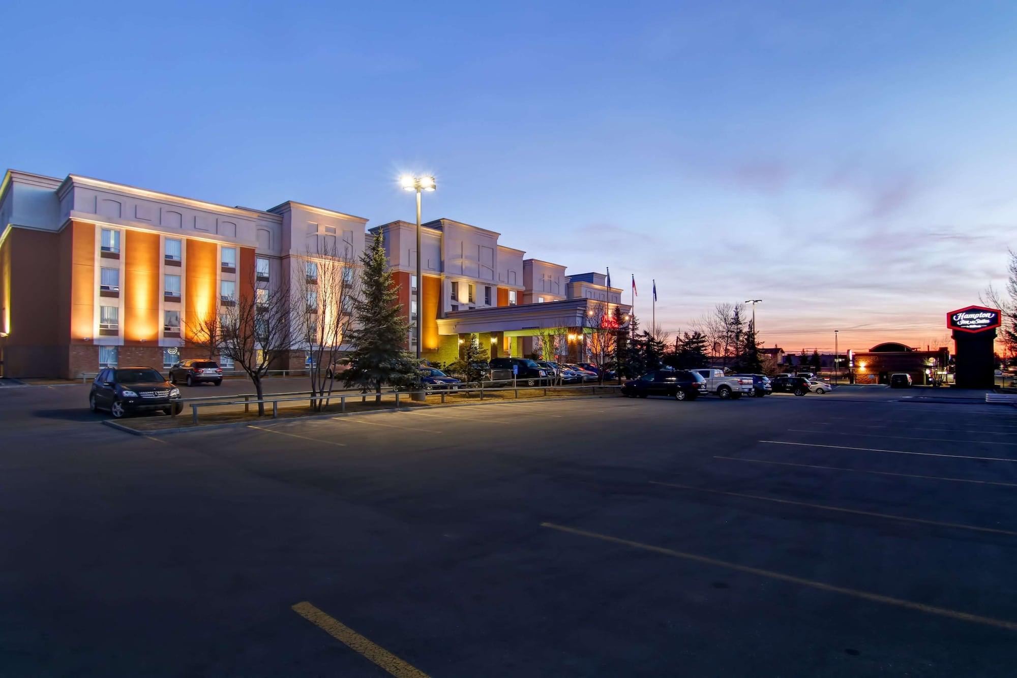 Vista Exterior Hampton Inn & Suites by Hilton Calgary-Airport