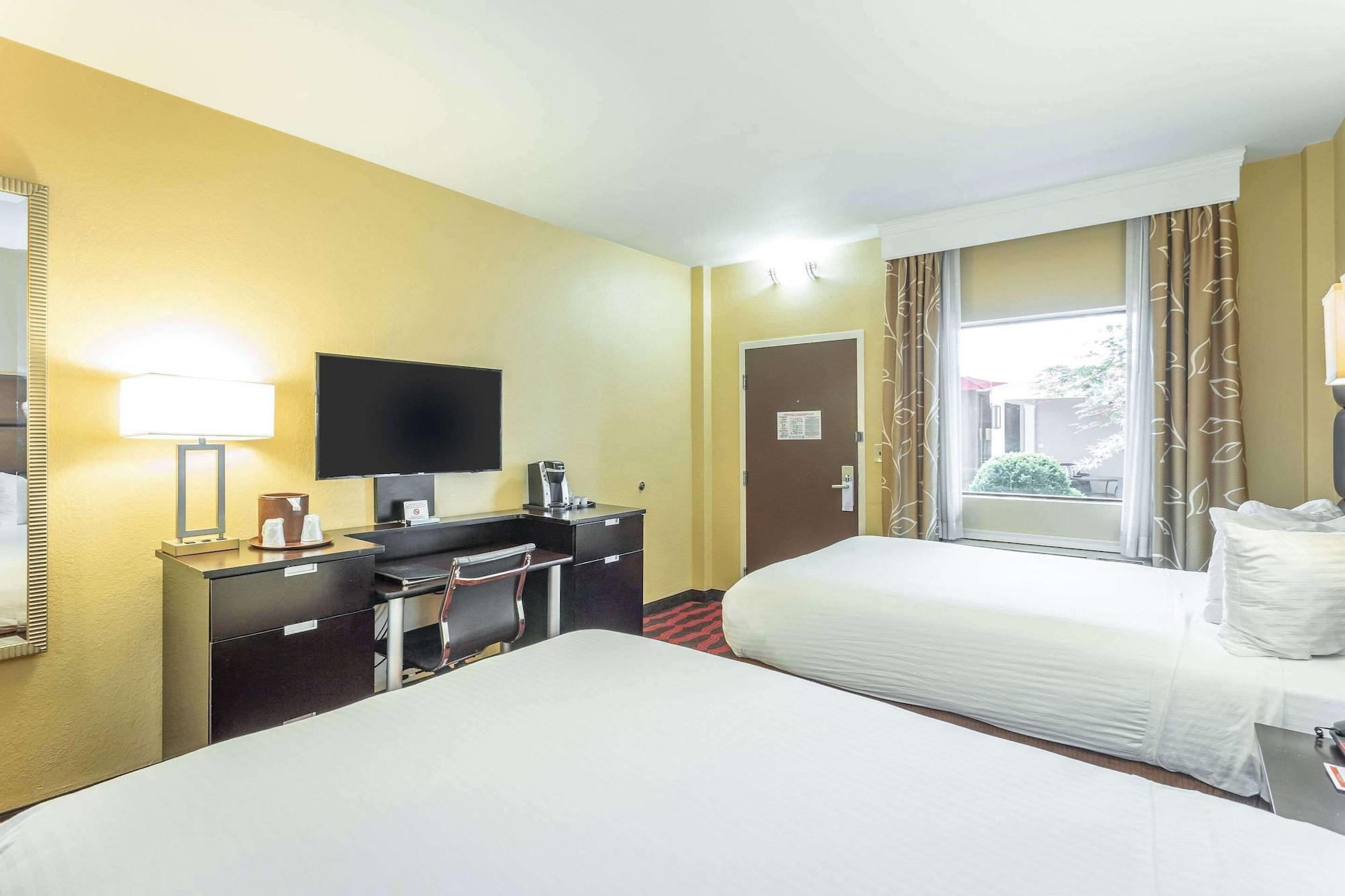 Habitación Inn at the Peachtrees, Ascend Hotel Collection