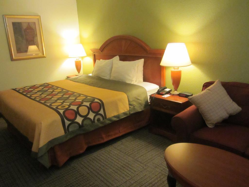 Habitación American Inn Suites Detroit Metro Airport
