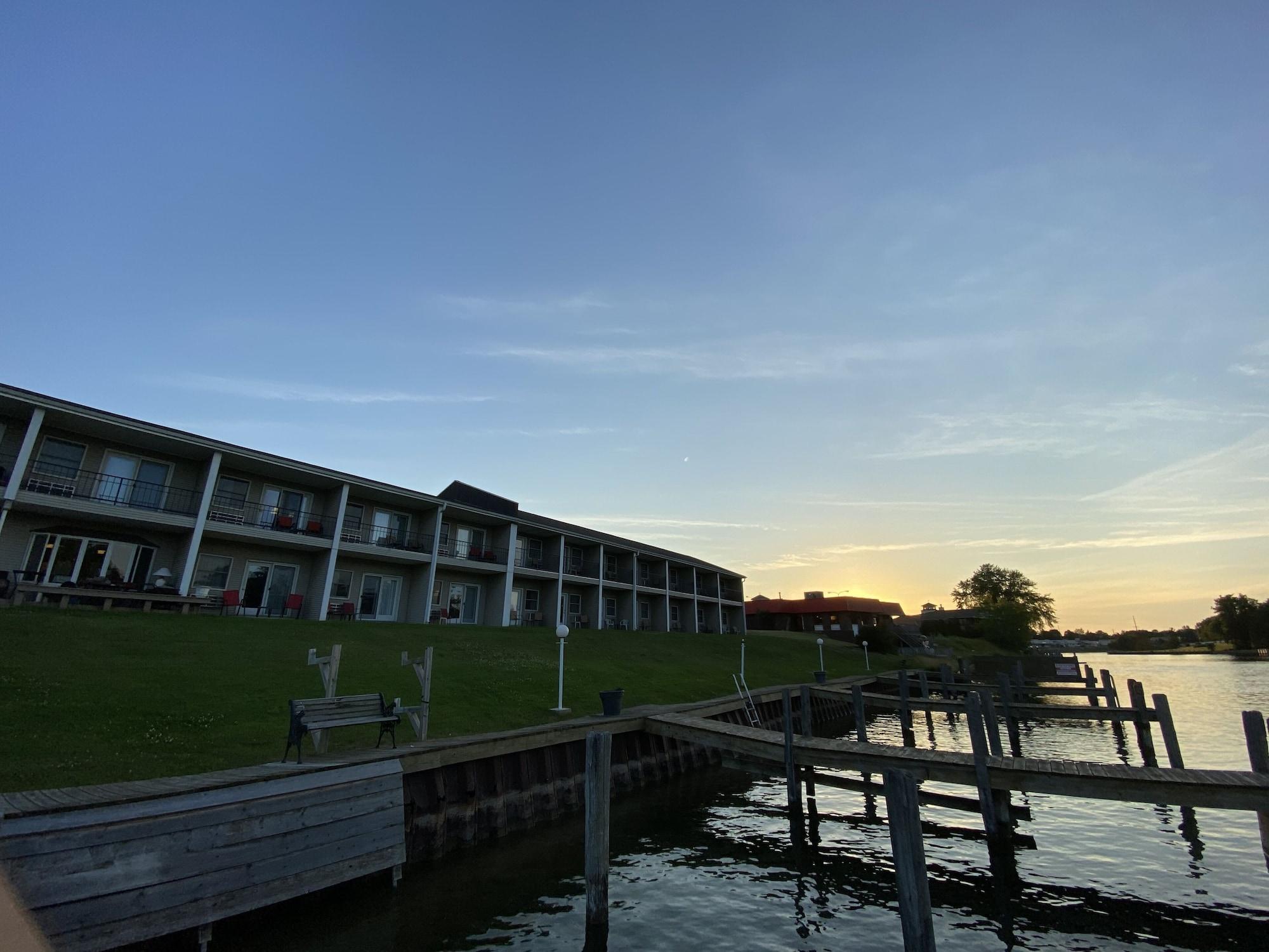 Vista Exterior Fleetwood Inn & Suites