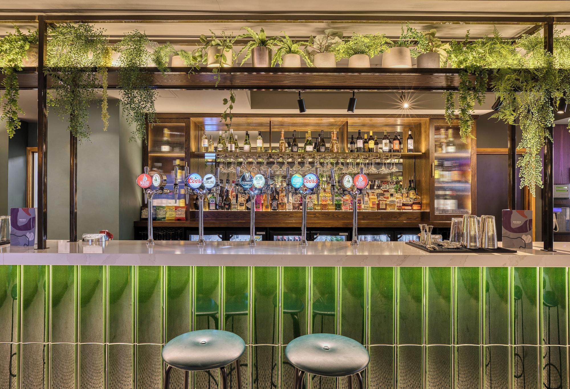 Bar/Salón Premier Inn Cardiff Cc Queen Street