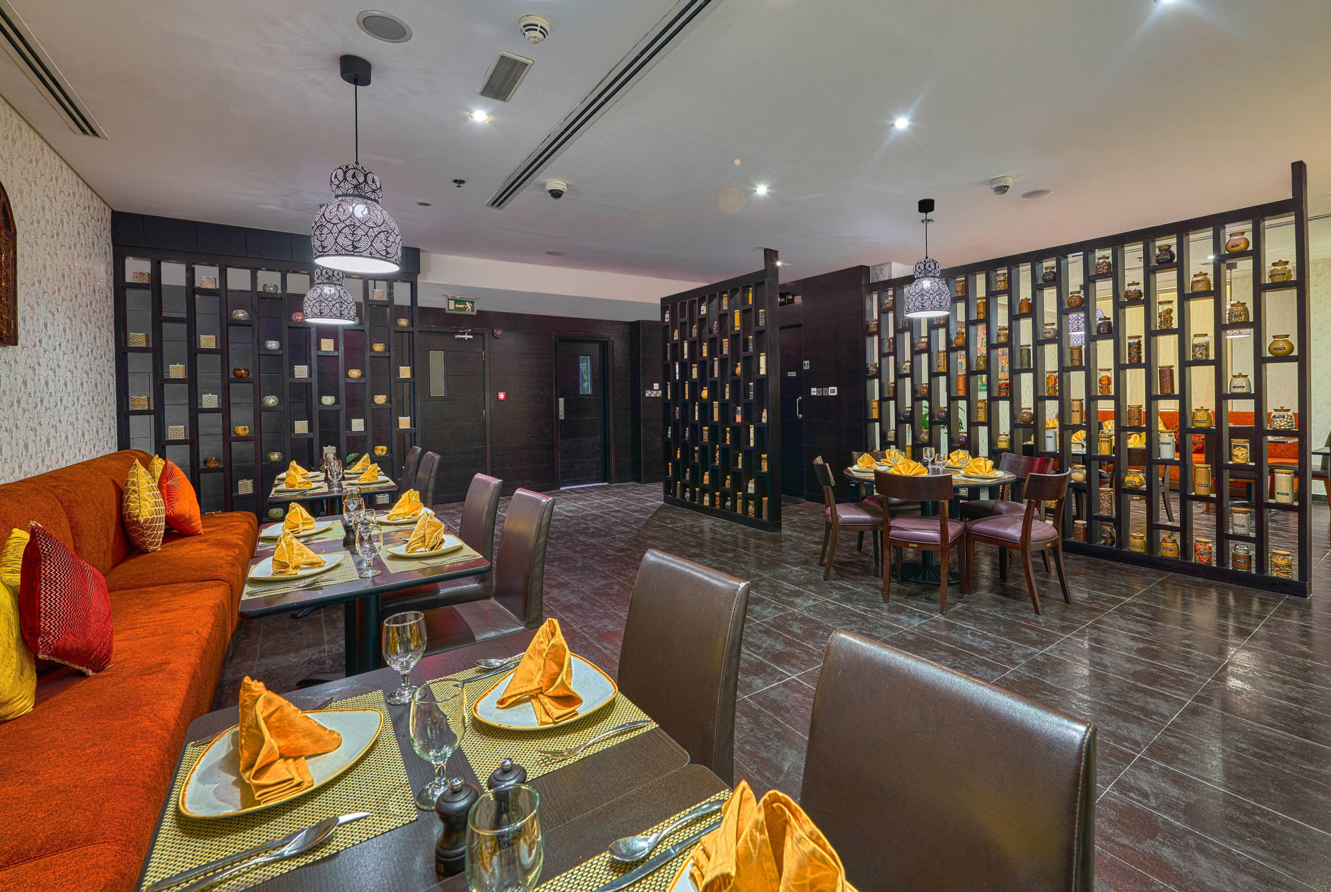 Restaurant Ramada Hotel and Suites by Wyndham Dubai JBR