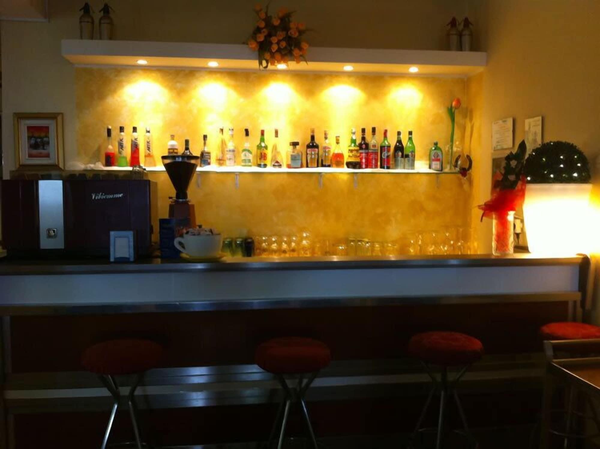 Bar/Salón Hotel Angela