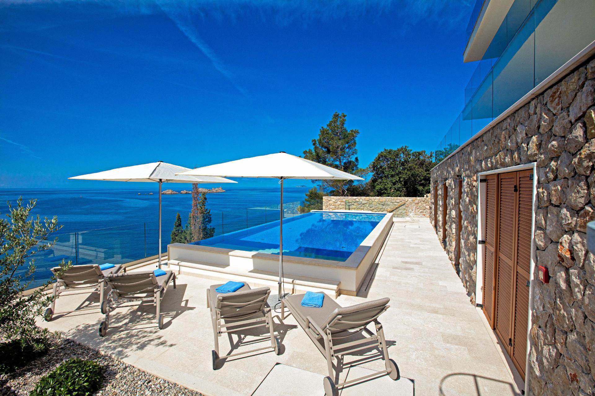 Vista Exterior Villa Malo More