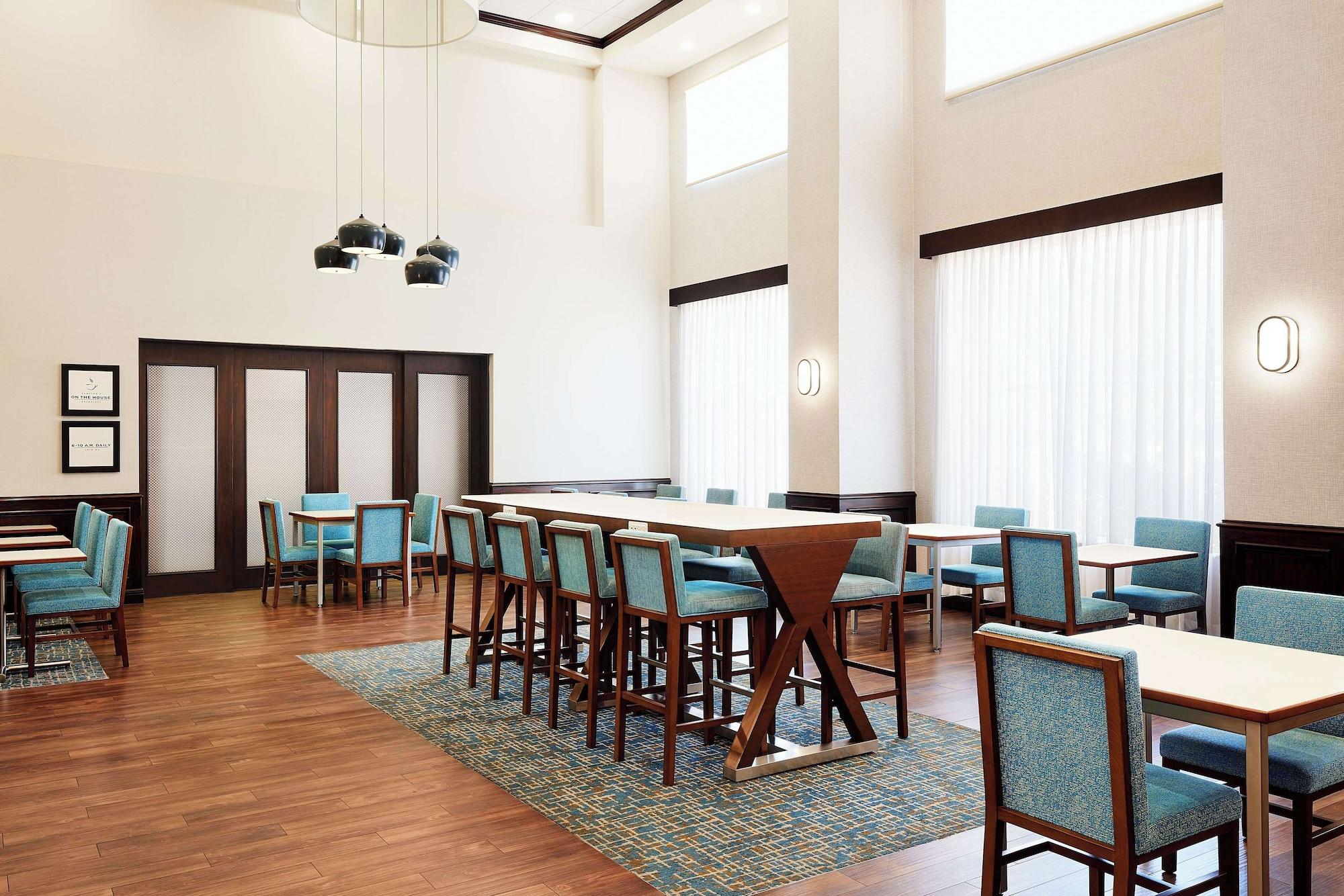 Vista Lobby Hampton Inn & Suites Ridgecrest