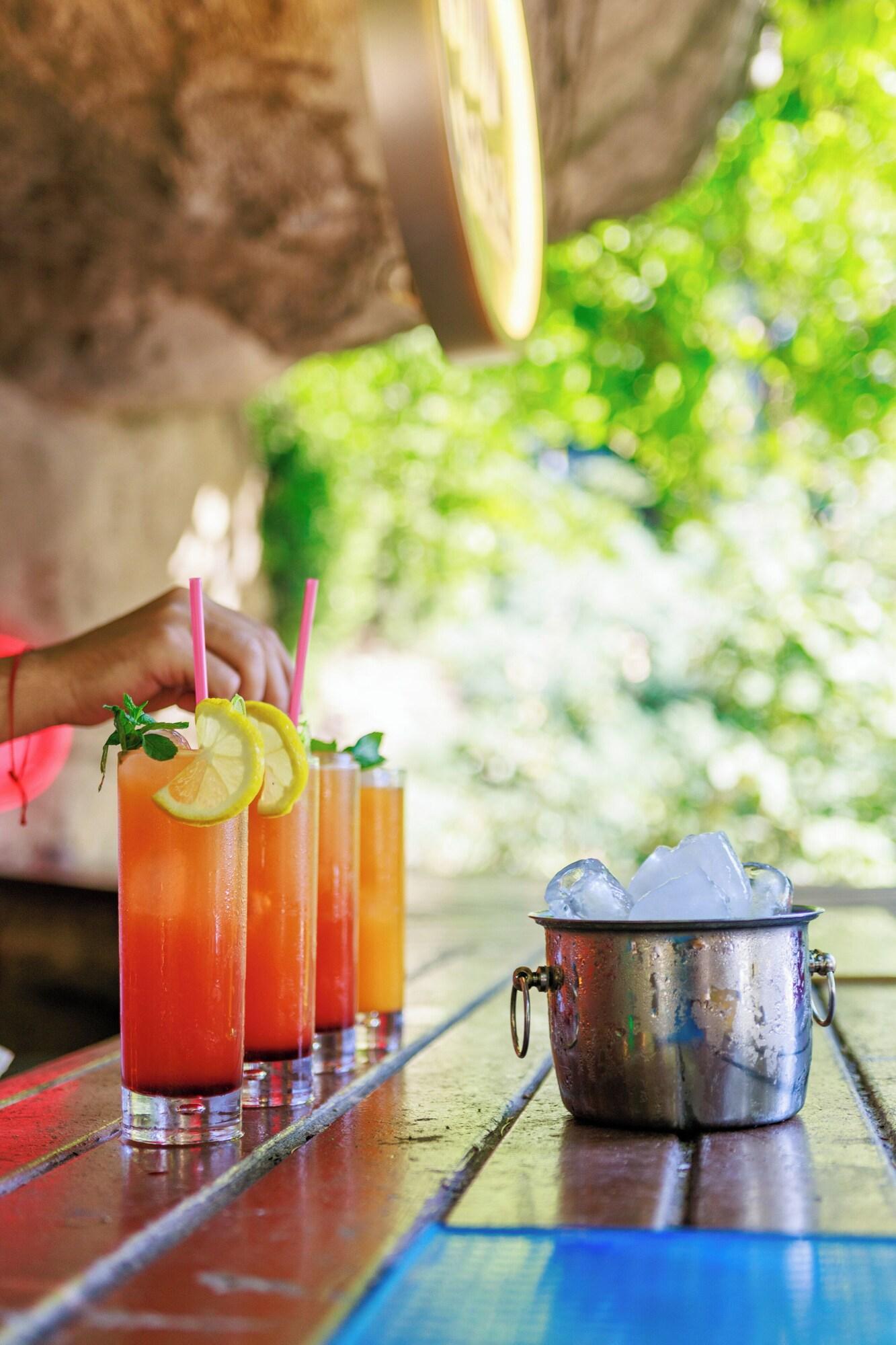 Bar/Salón Anadolu Hotels Esenboga Thermal