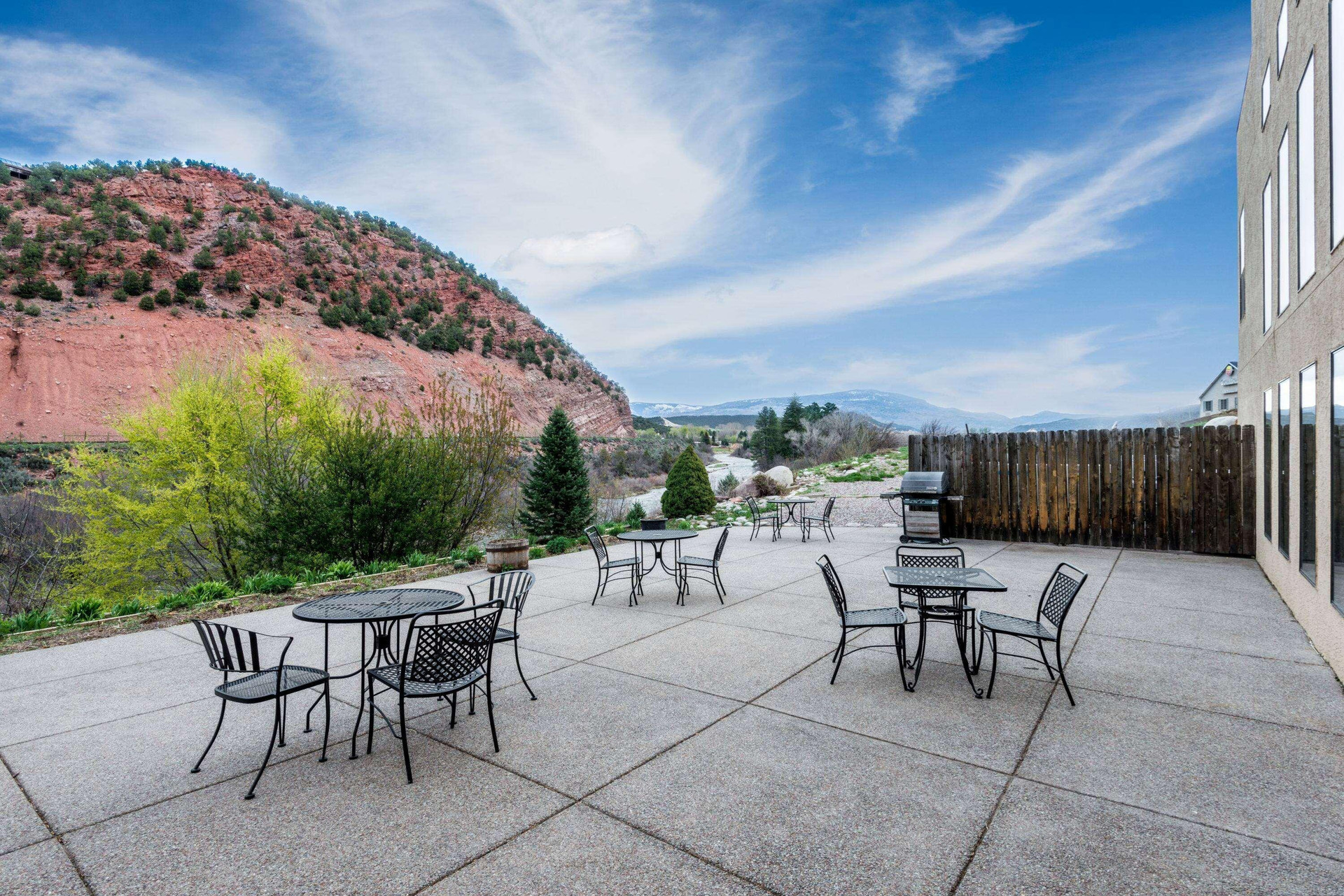 Vista Exterior Days Inn by Wyndham Carbondale