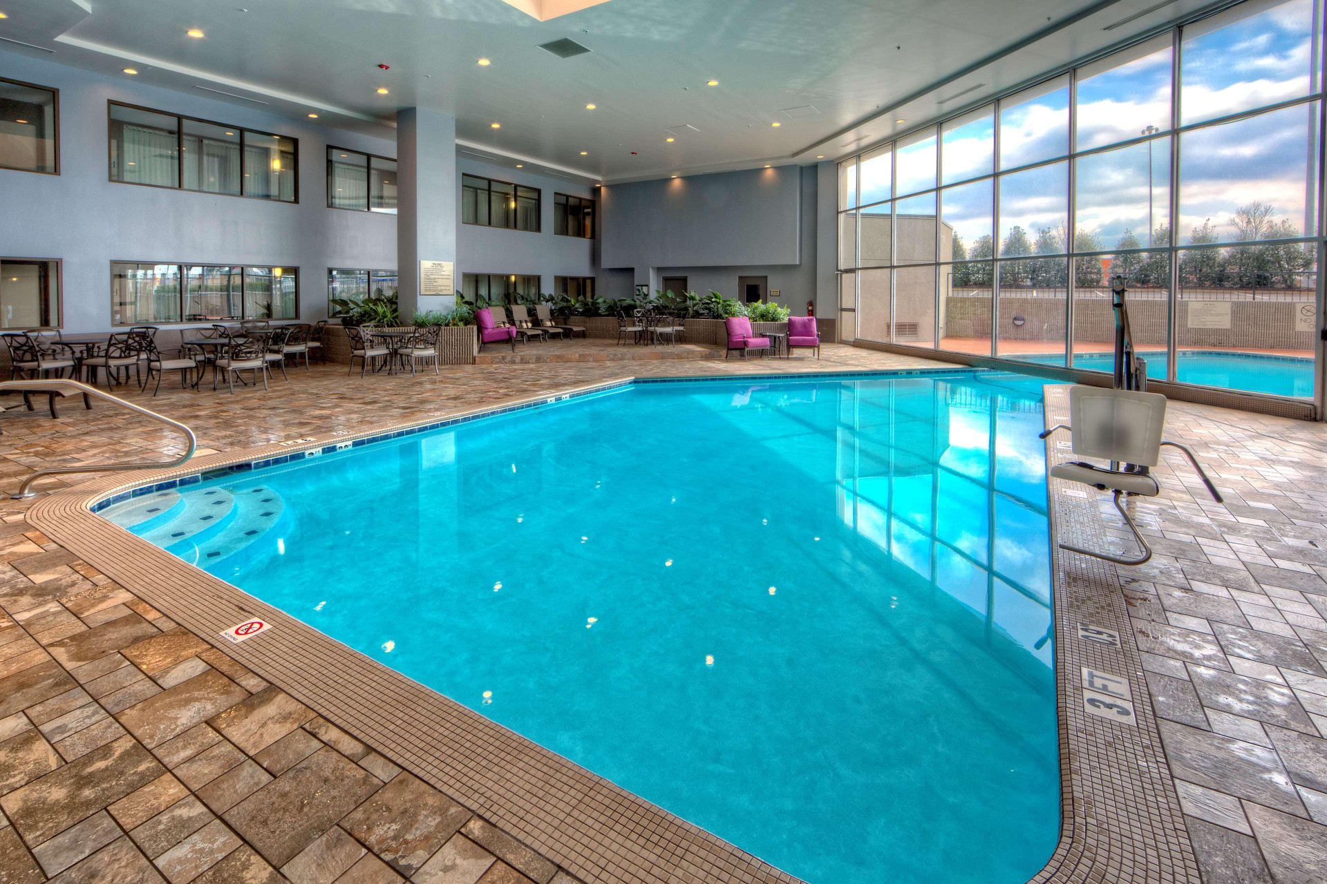 Vista Piscina DoubleTree by Hilton Hotel Decatur Riverfront