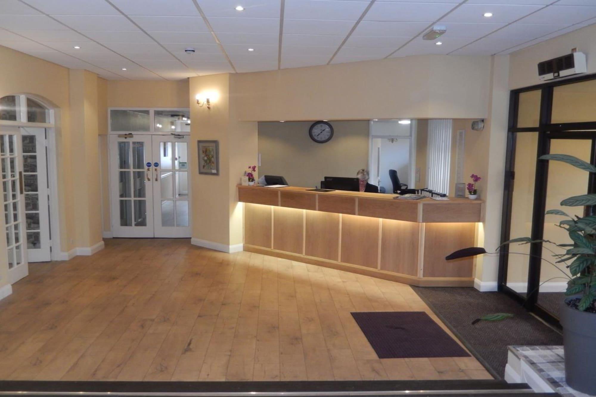 Varios Eden House Hotel