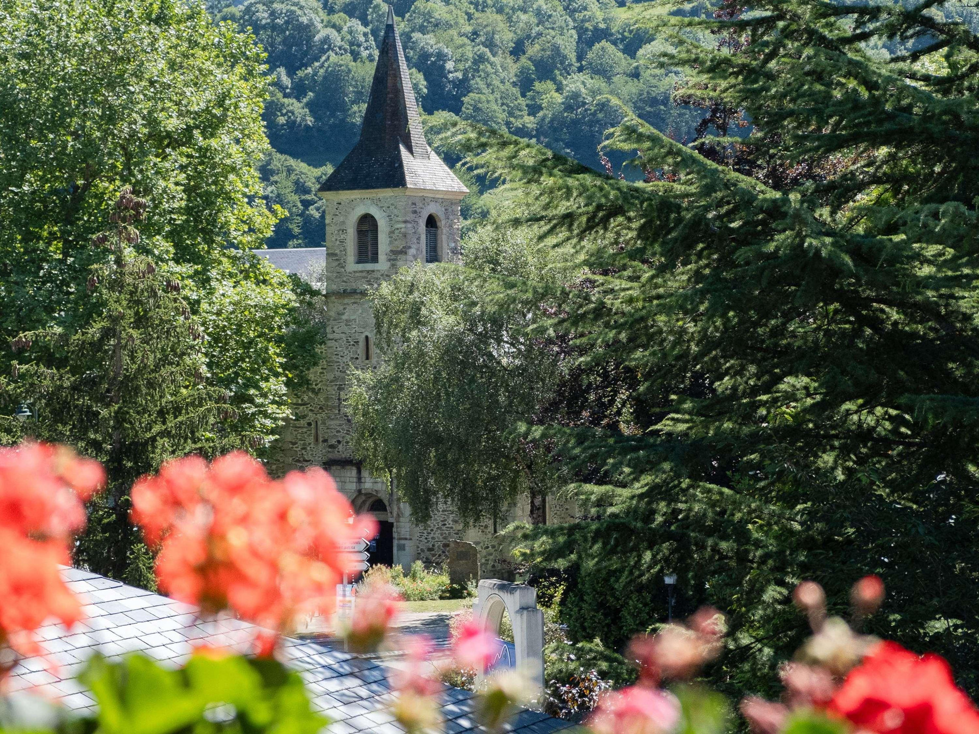 Vista Exterior Hotel Mercure Saint-Lary
