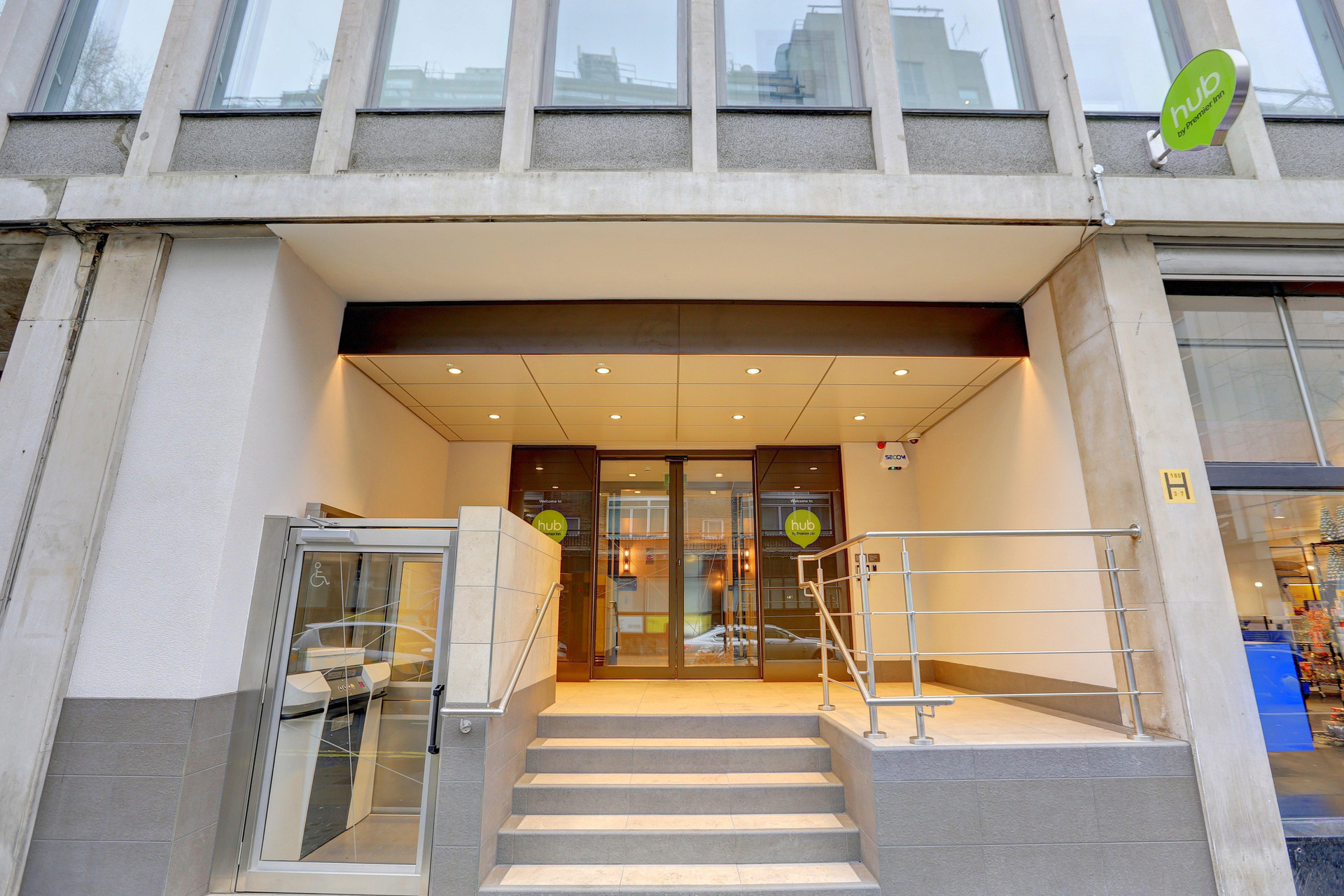 Vista Exterior Hub By Premier Inn London Goodge Street