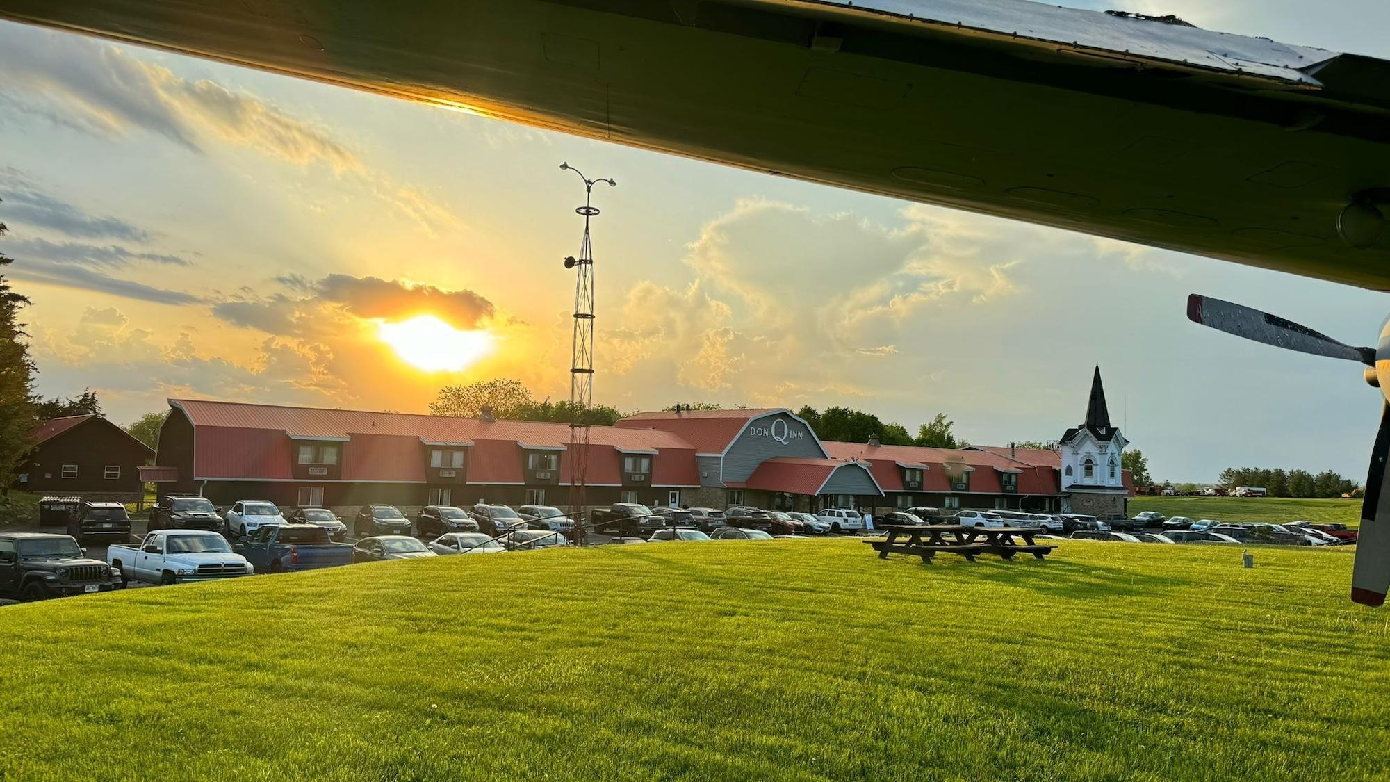 Vista Exterior Don Q Inn