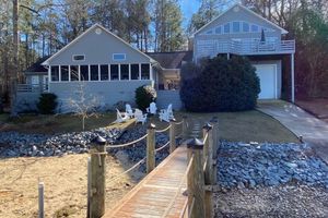 Alquiler Vacacional - Updated Home on Lake Martin providing Big Water Views near Parker Creek