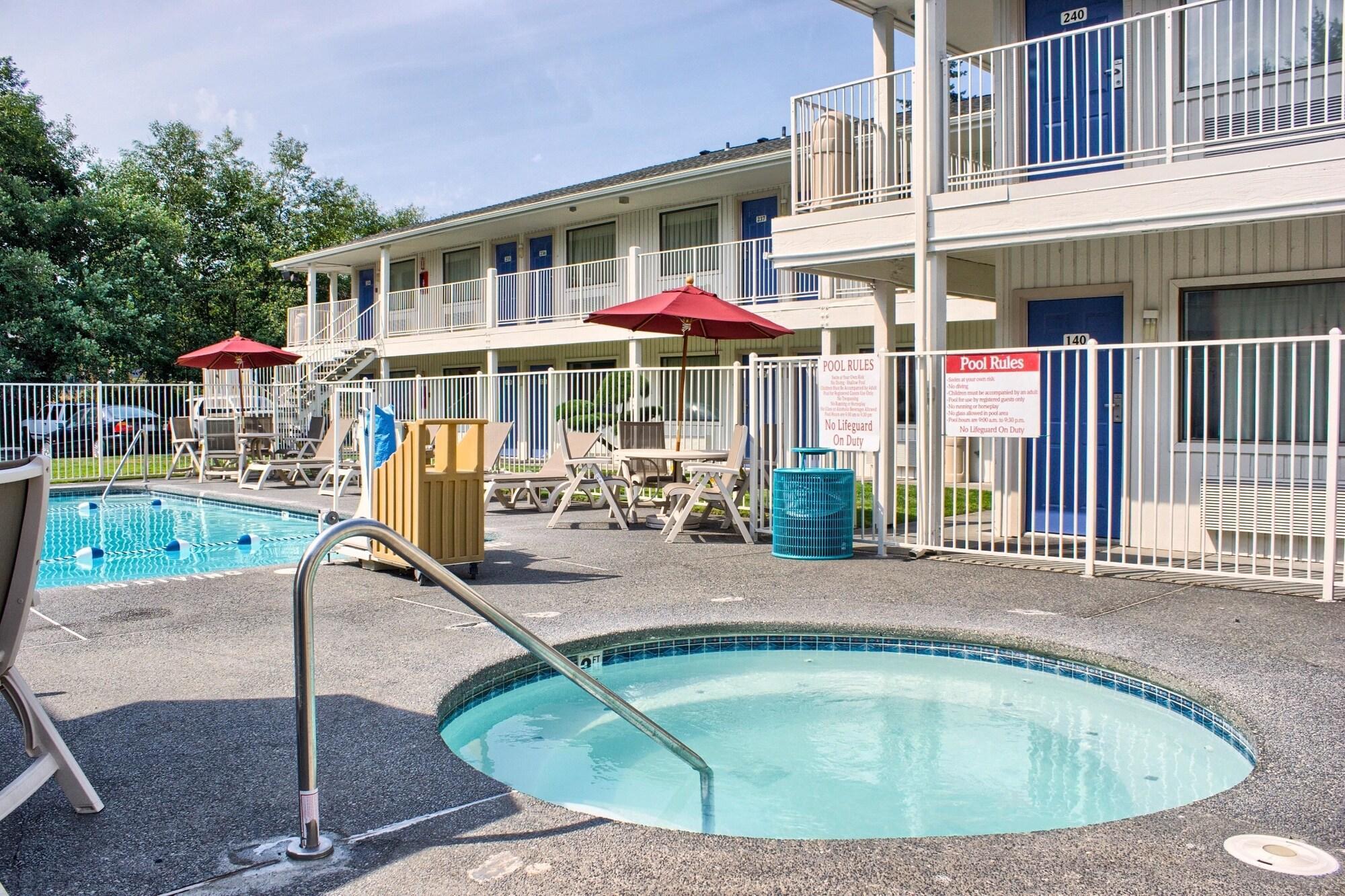 Vista Piscina Motel 6 Seattle, WA - South