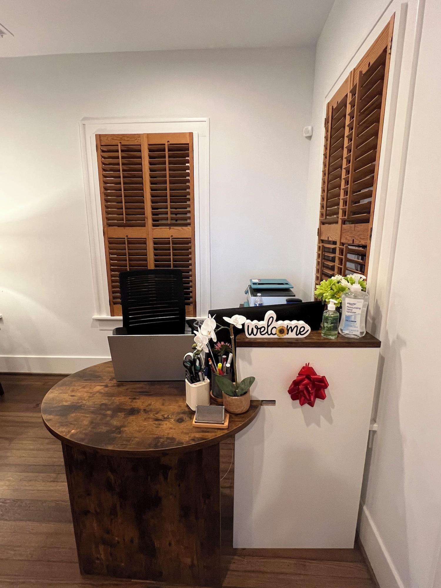 Vista Lobby MyCrib Houston Hostel