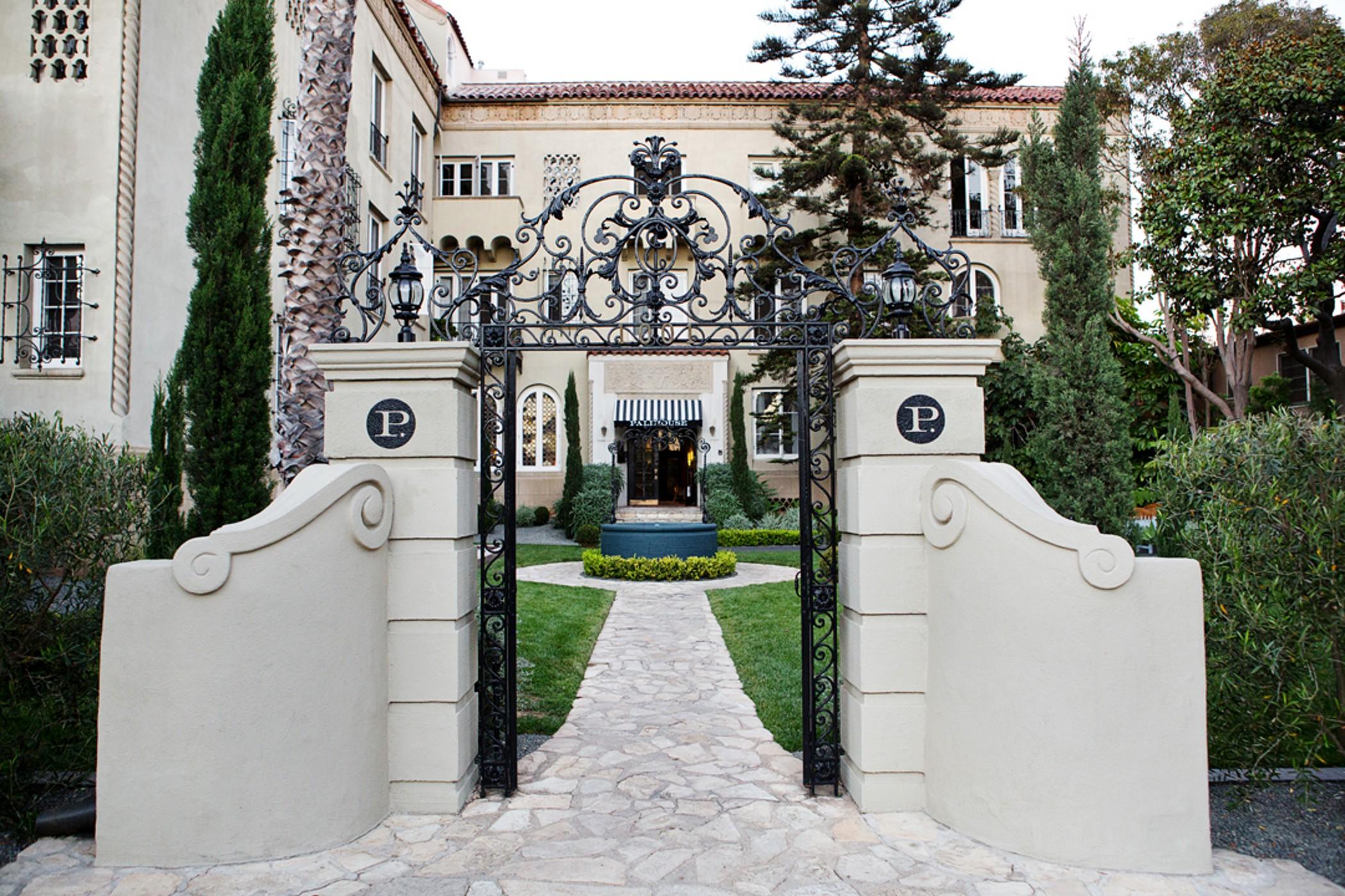 Vista Lobby Maison Twenty Seven