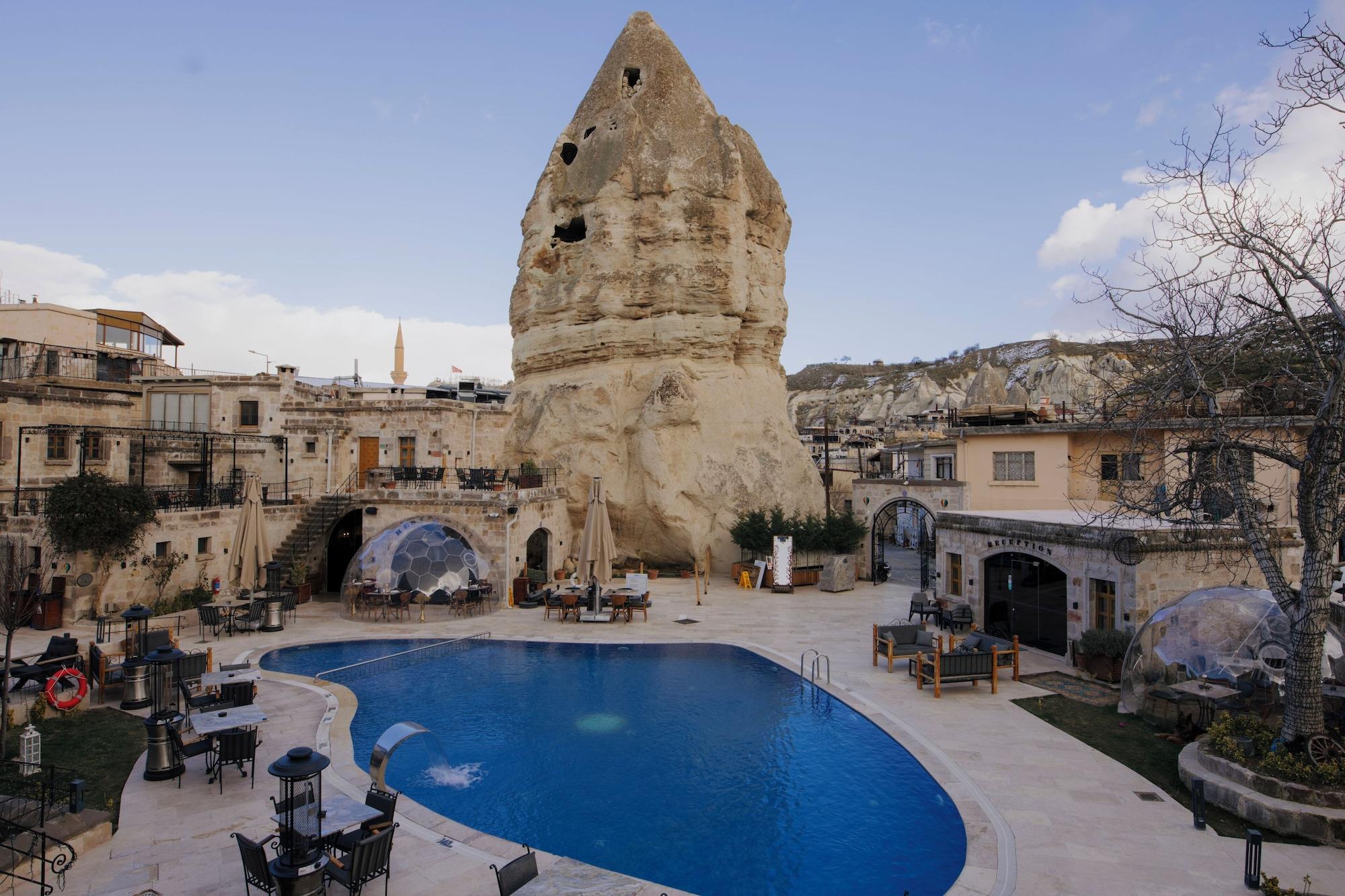 Vista Piscina Göreme Cave Suites