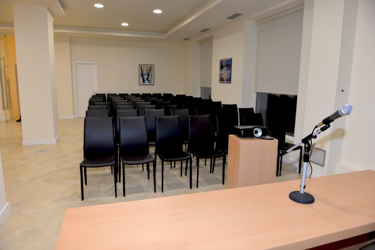 Centro de Negocios Grand White City