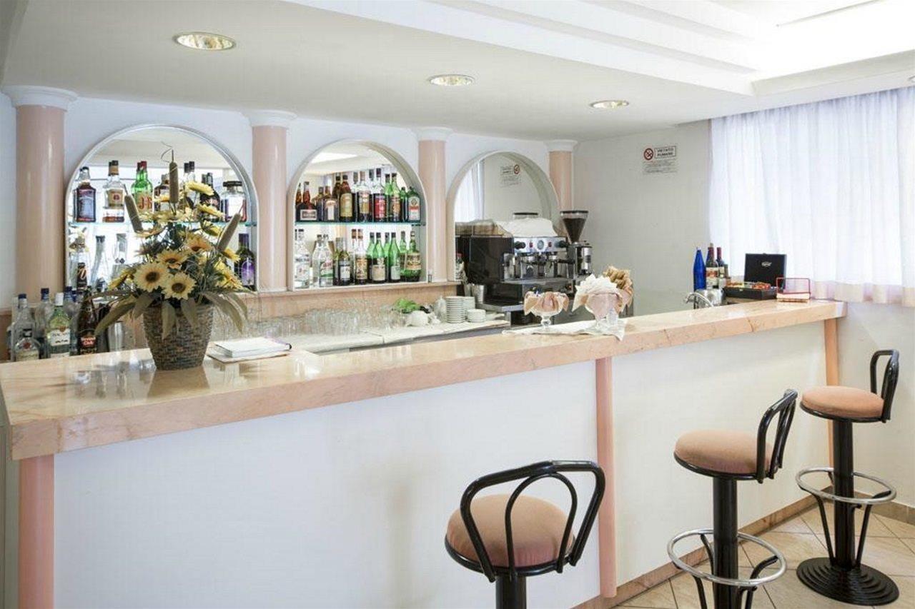 Bar/Salón Hotel Royal Plaza
