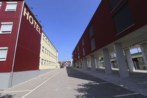 Alojamiento - IQ Hotel