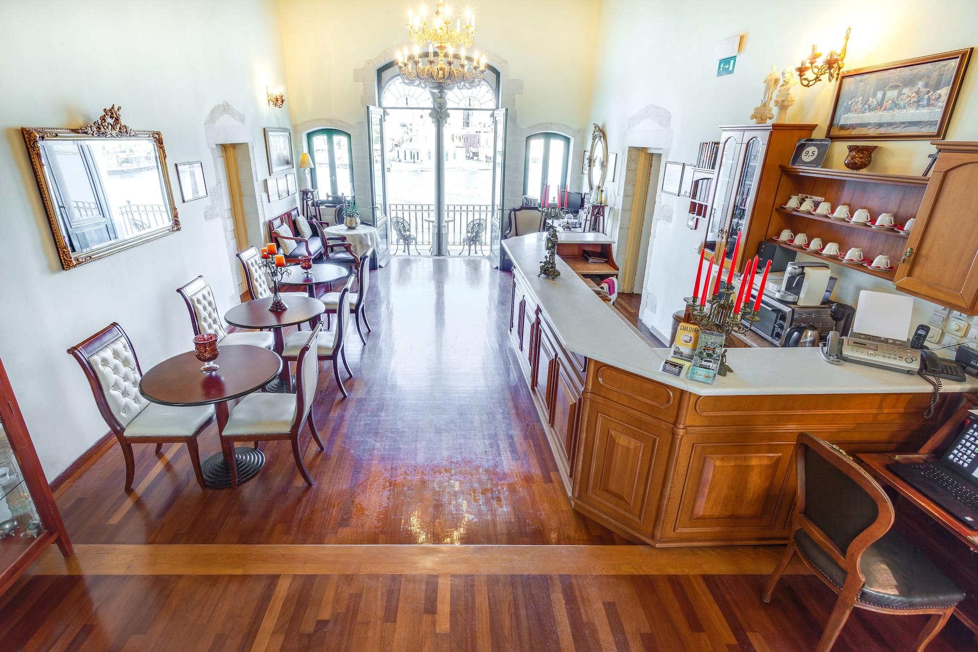 Vista Lobby Casa Leone Hotel