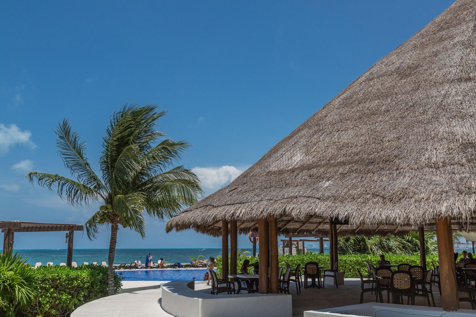 Bar/Salón BRISA Beachfront Studio- Amazing Oceanview
