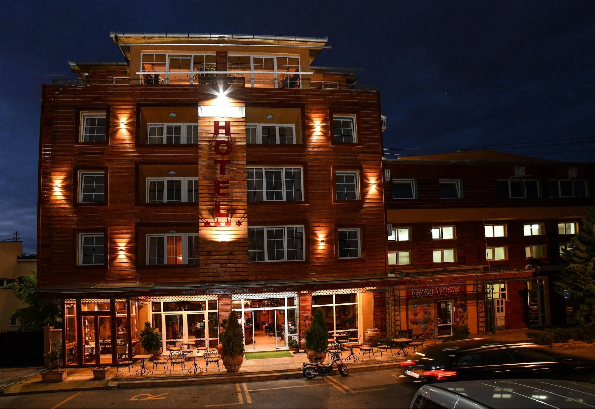 Vista Exterior Garni Hotel Garson Lux