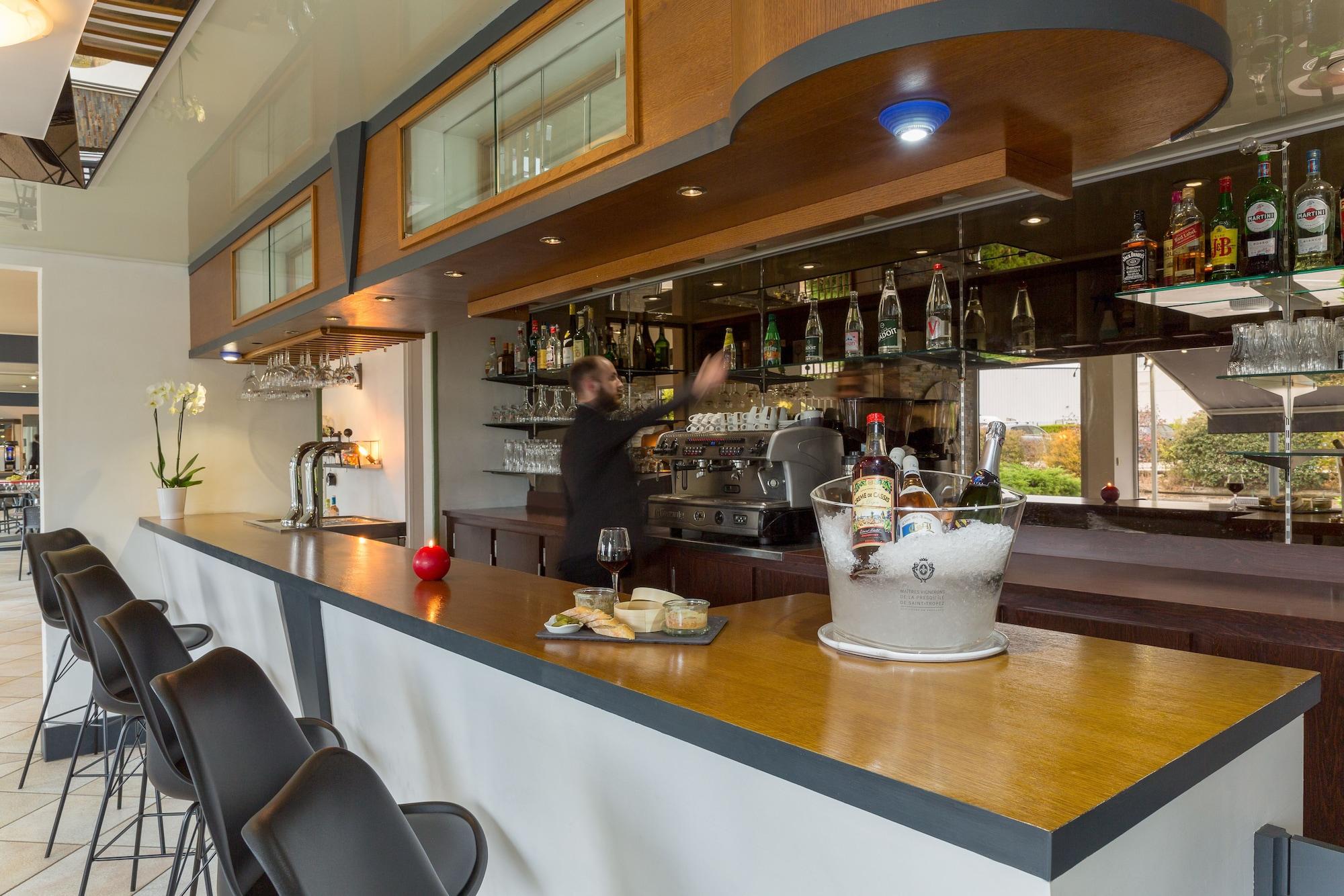 Bar/Salón Sure Hotel by Best Western Dijon Sud