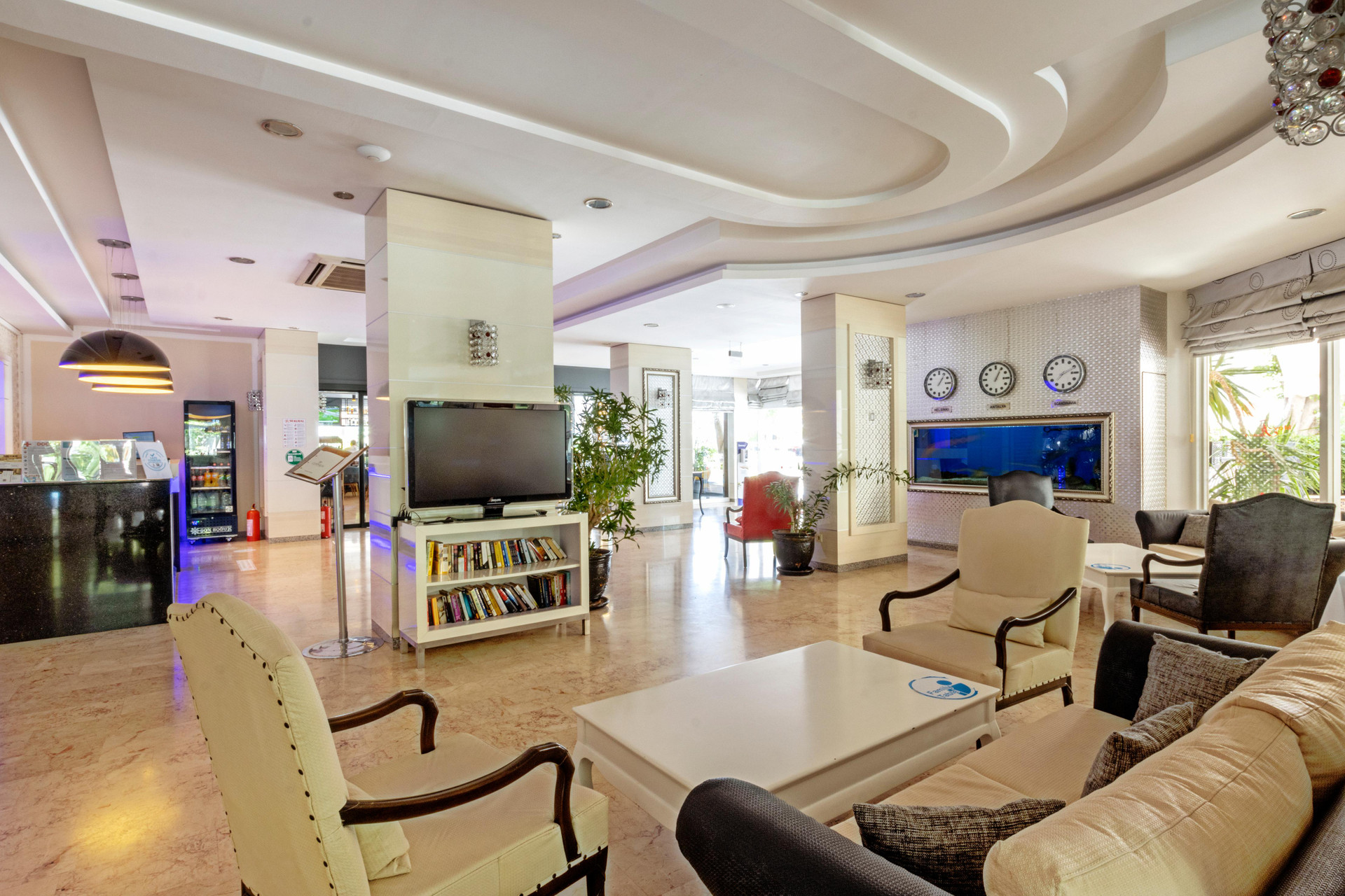 Vista Lobby May Flower Apart Hotel