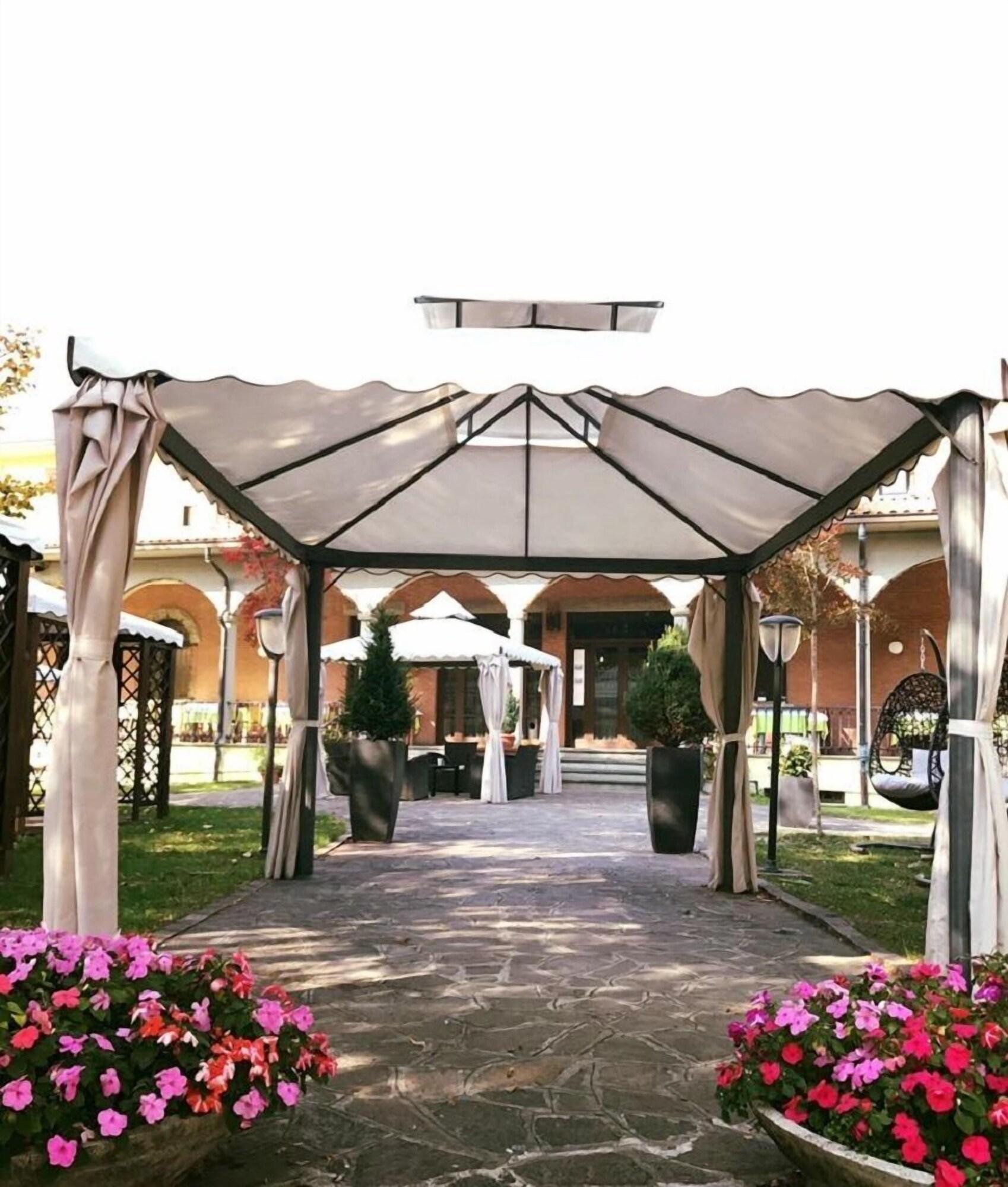 Varios Hotel Ristorante Gallo D'Oro