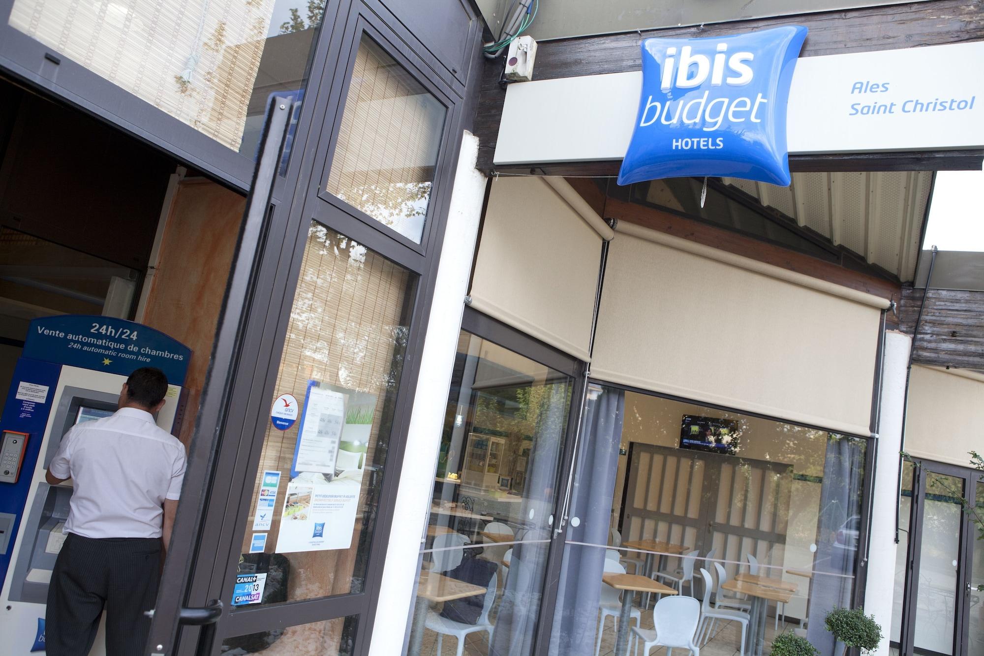 Vista Lobby ibis budget Alès Saint Christol