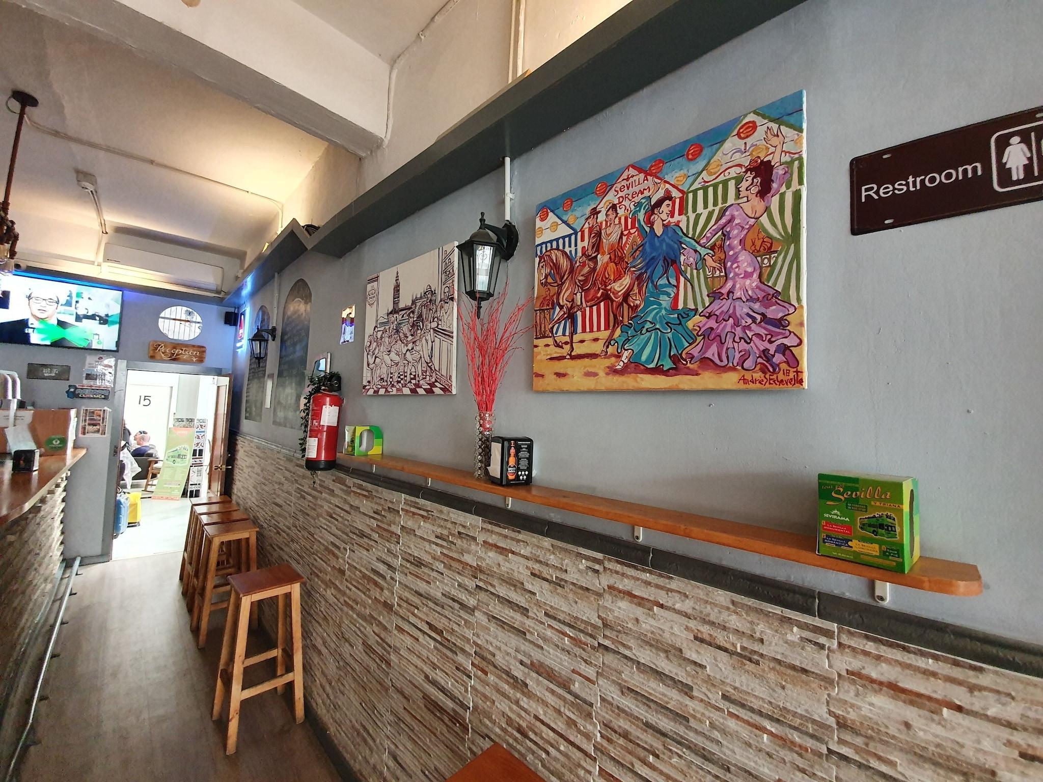 Bar/Salón Sevilla Dream Hostel