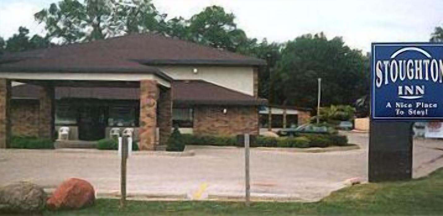 Vista Exterior Days Inn by Wyndham Stoughton WI.