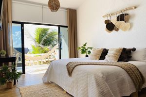 Alquiler Vacacional - New Infinity Pool on Sandy Beachfront Boho-Chic Villa