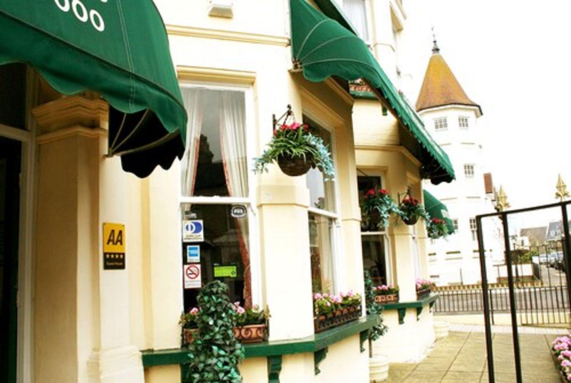 Vista Exterior The Ilfracombe House Hotel - near Cliffs Pavilion