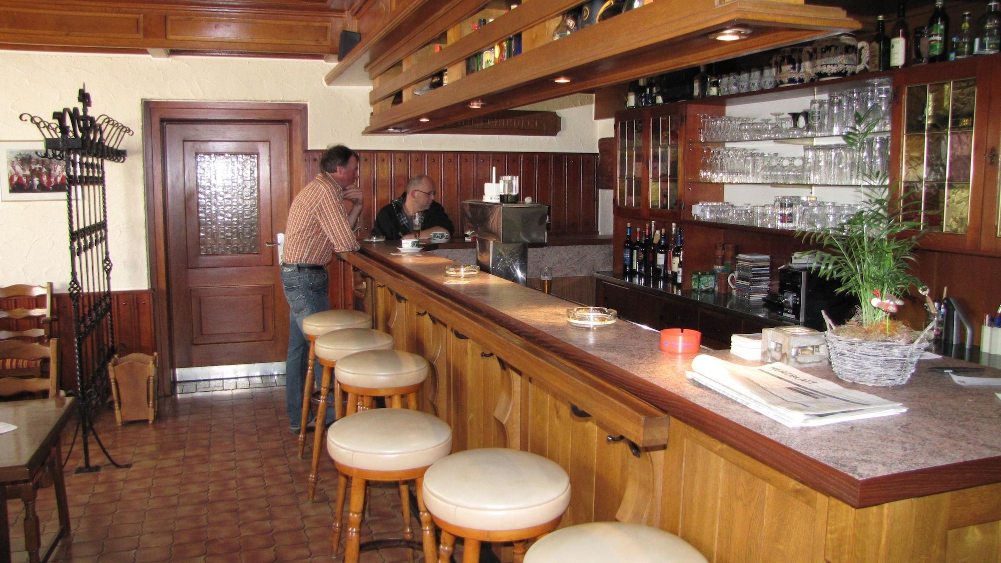 Bar/Salón Pension Restaurant Schnorbus