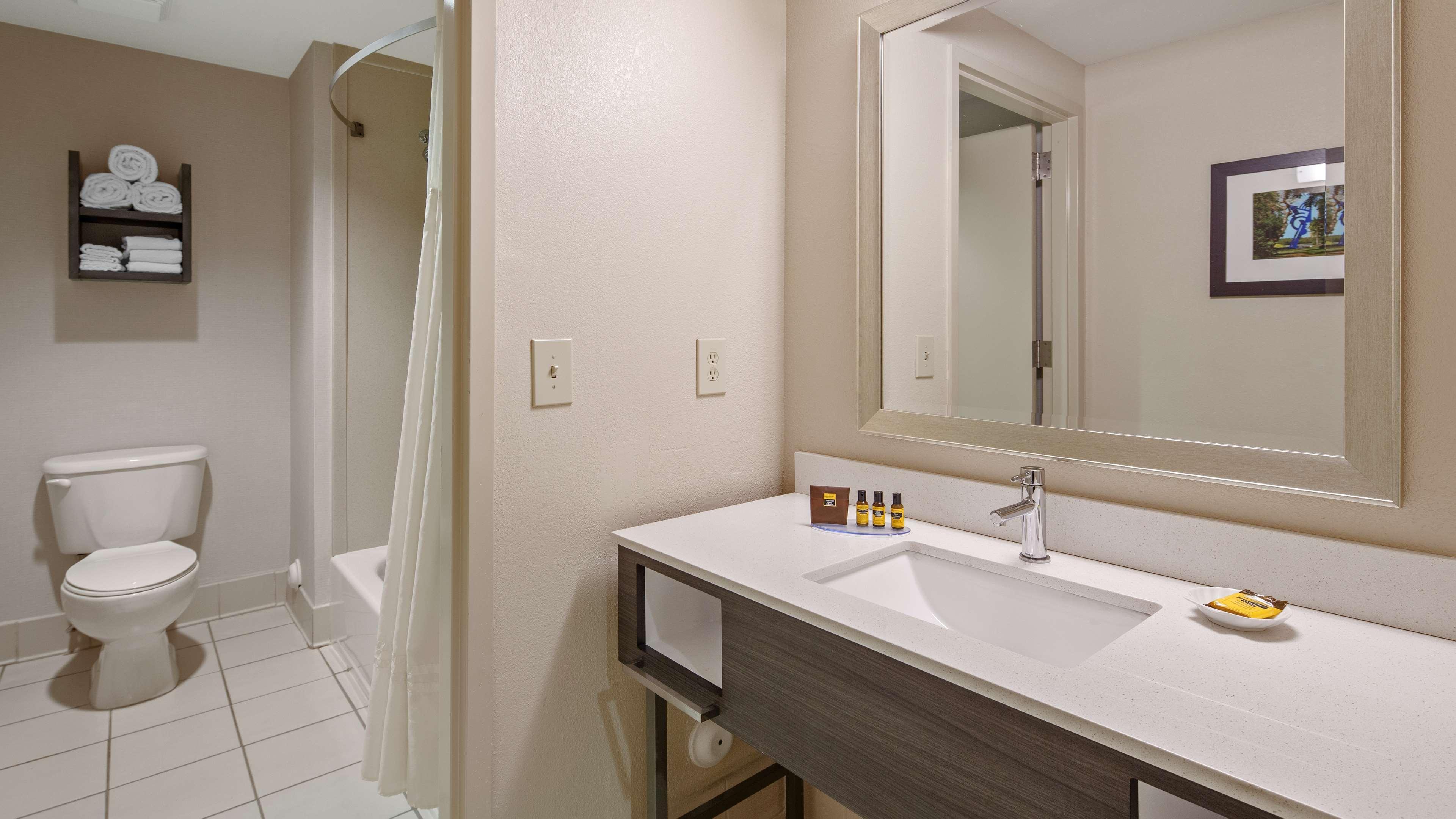 Vista Exterior Best Western Plus Kendall Hotel & Suites
